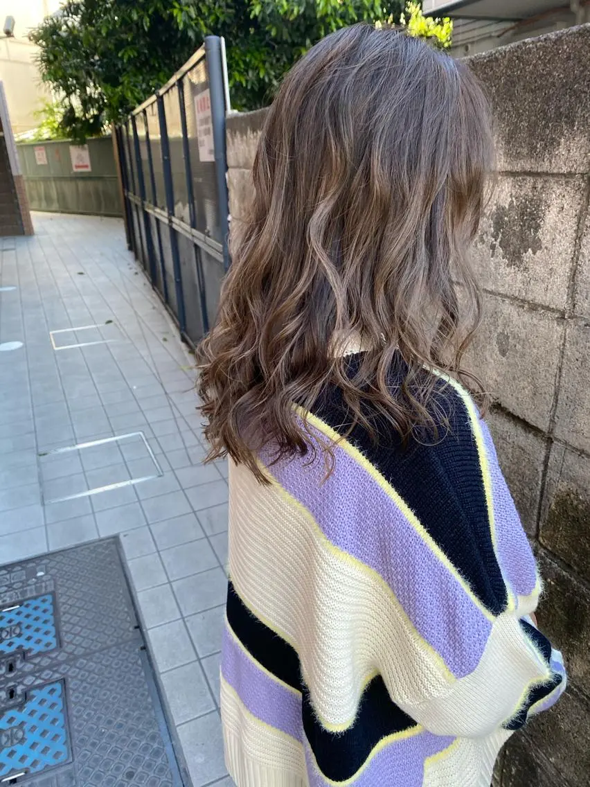 セミロング カラー アッシュ ベージュカラー ブリーチ グラデーションカラー ヘアカラー 髪質改善、エクステ 山口卓哉のヘアスタイル