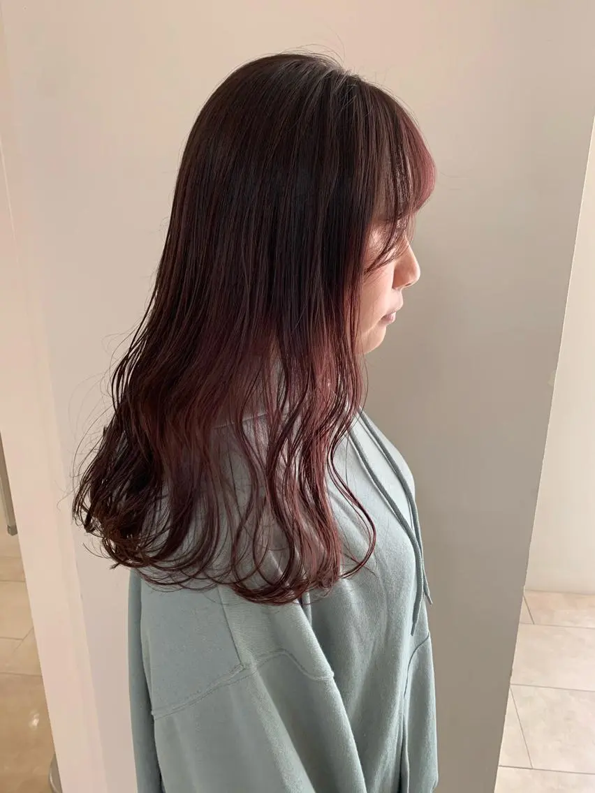 ロング カラー ヘアカラー トリートメント 顔まわりカット✄ ベージュカラー🧸のヘアスタイル