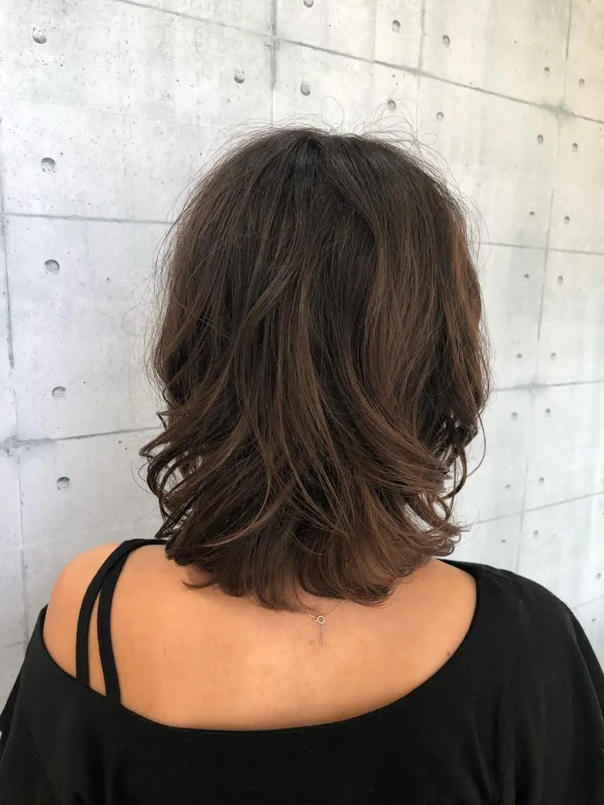 ミディアム カラー 外ハネヘア カット ヘアカラー トリートメント 金沢 広美のヘアスタイル