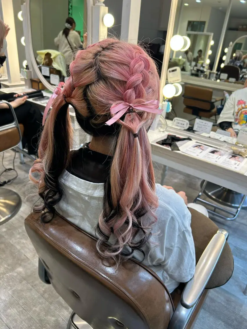 ロング ヘアアレンジ ヘアセット ミユ🎀長さ出し 🎨デザインカラーのヘアスタイル