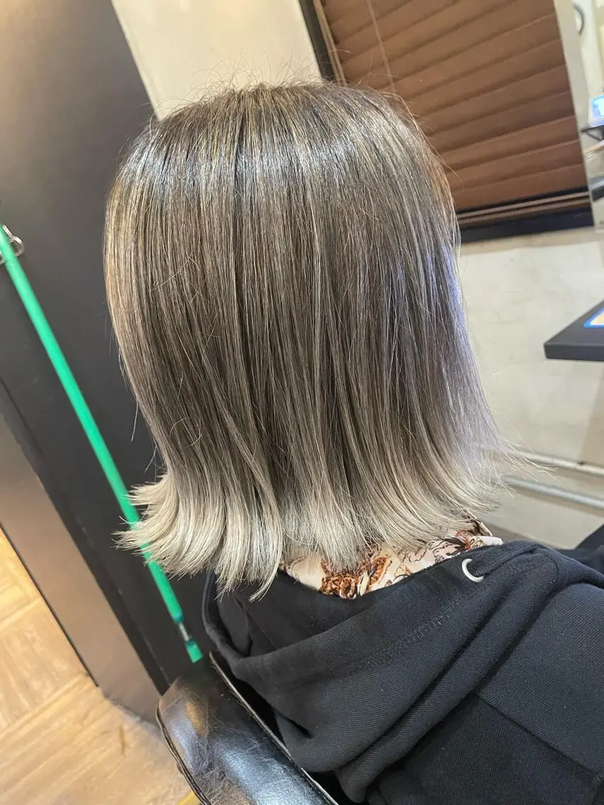 ミディアム カラー バレイヤージュ ブリーチ レイヤーカット La fith 店長 城谷颯人のヘアスタイル