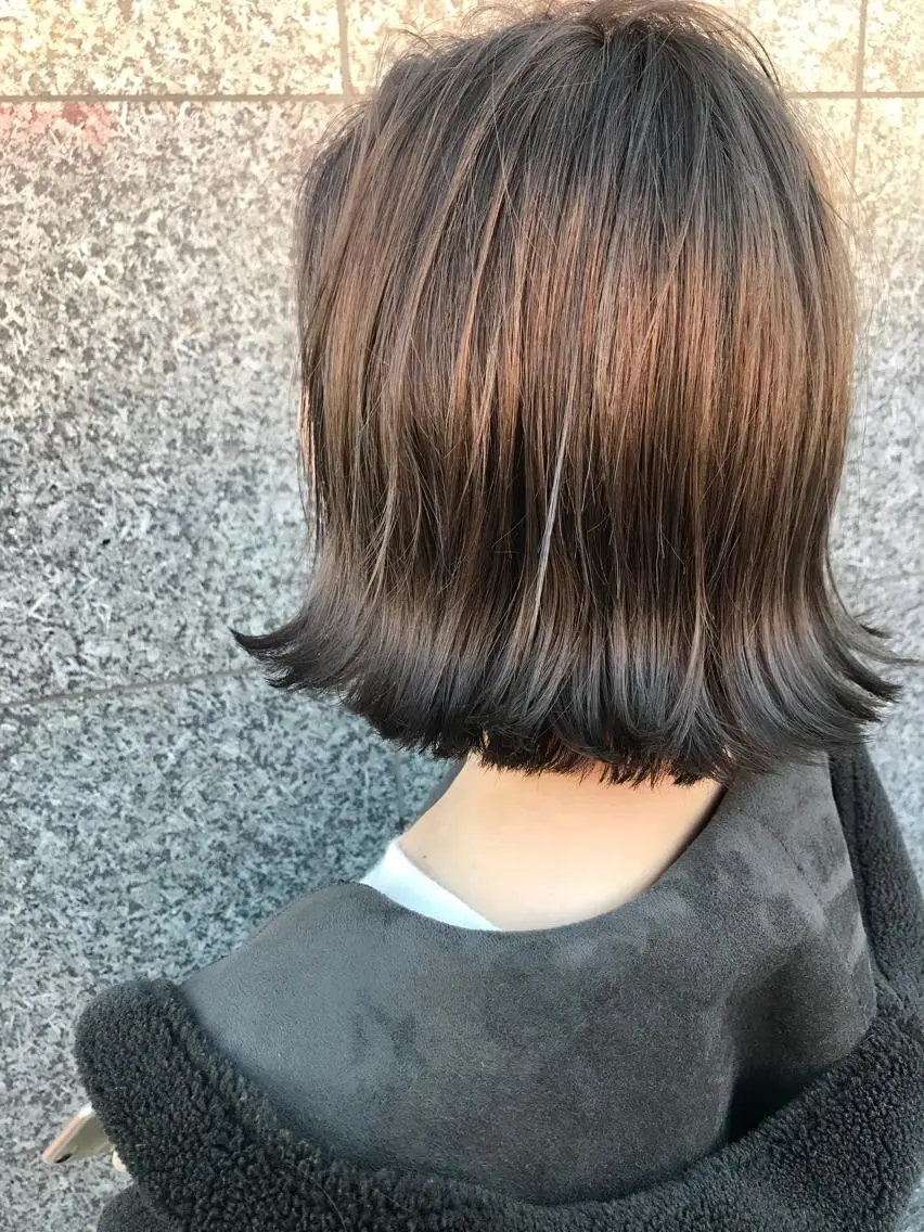 ミディアム カラー 切りっぱなしボブ ベージュカラー 透明感カラー ボブ 外ハネヘア ヘアカラー トリートメント Oopsレイヤー 加藤澄都のヘアスタイル
