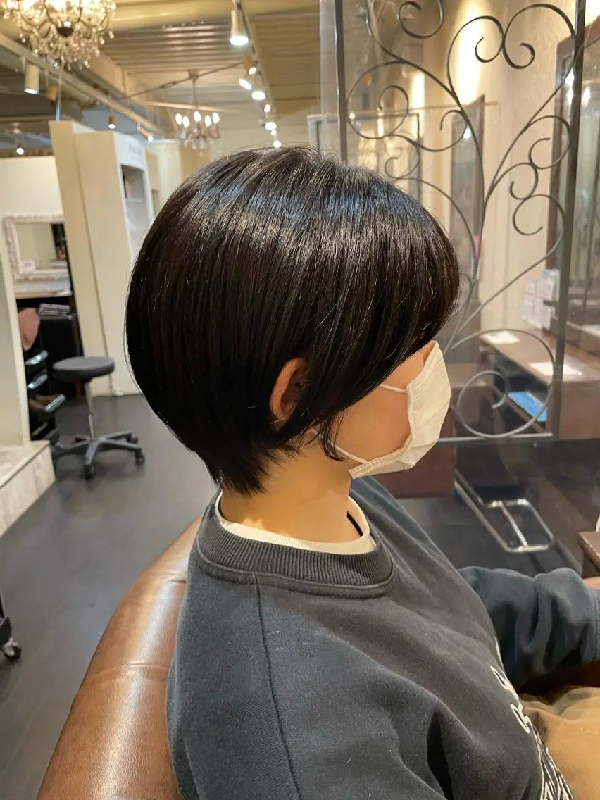 ショート ショートヘア 西宮ハイトーンカラー ひらり💜のヘアスタイル