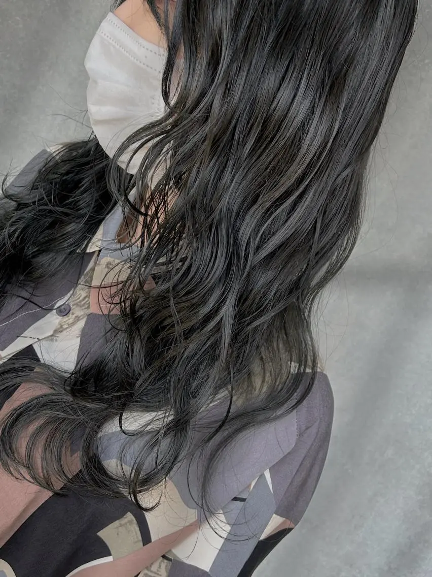 ロング カット 西村 真実子のヘアスタイル