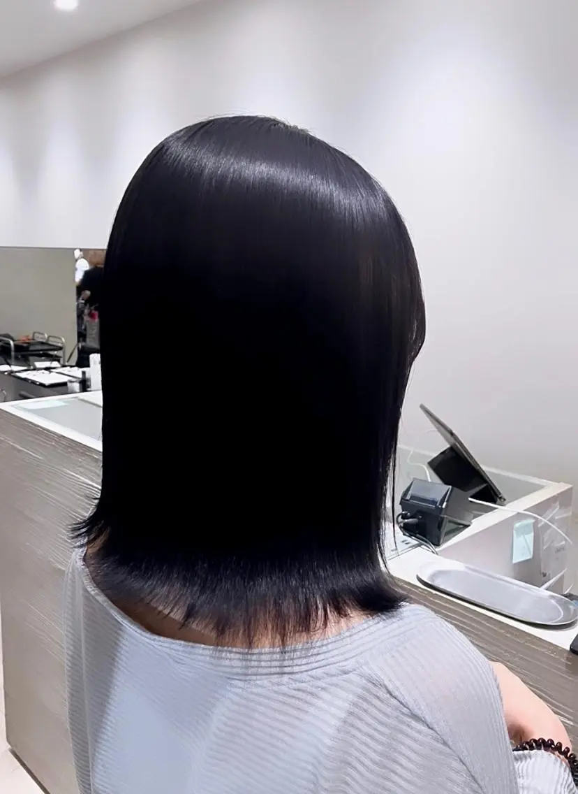 セミロング カラー 黒髪 ラベンダーカラー サキ🤍ハイトーン 🩰くびれ巻きヘアのヘアスタイル