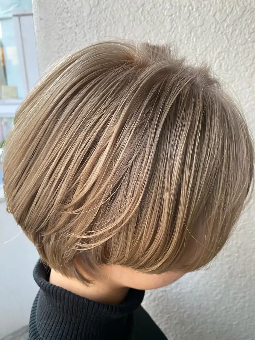 ショート カラー ブロンド グレージュ 砂川 航のヘアスタイル