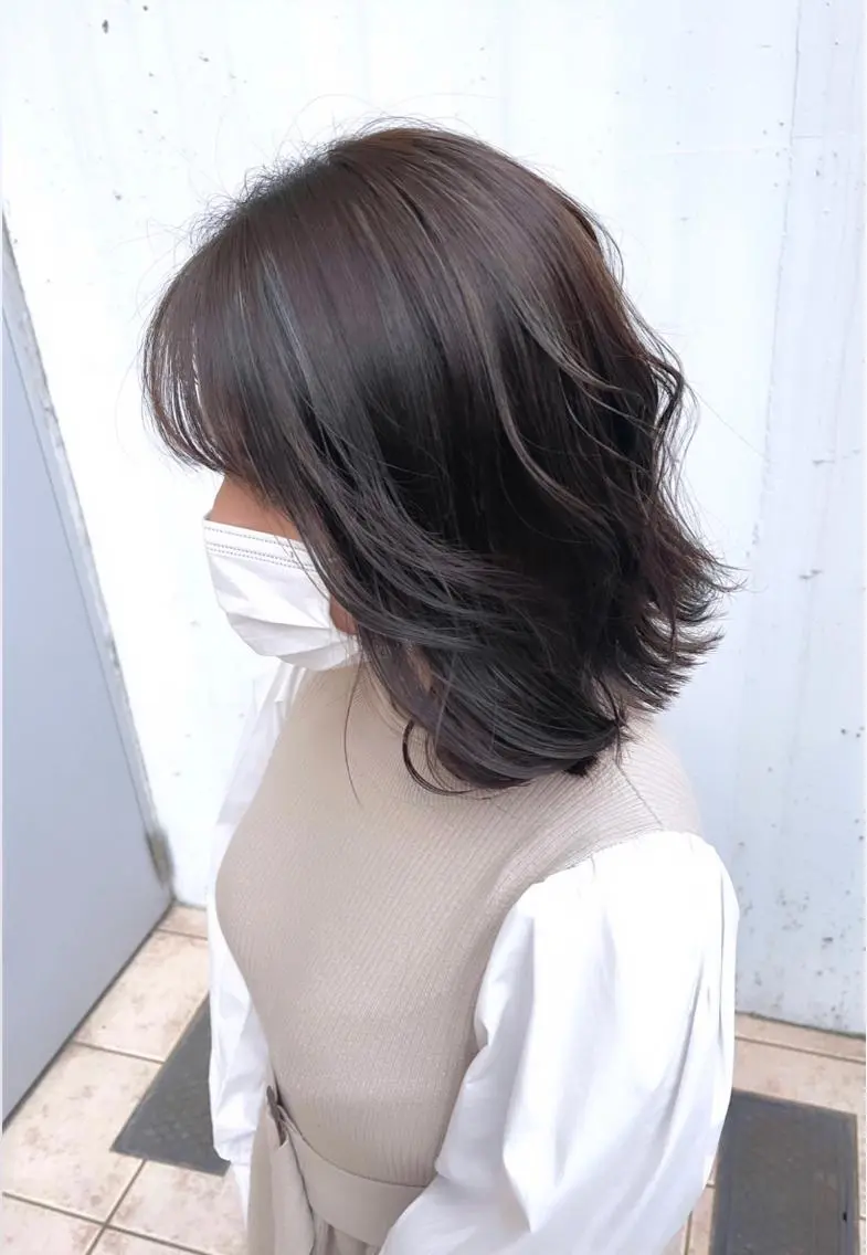 ミディアム カラー くびれヘア 小顔カット トリートメント 泉 堅也のヘアスタイル