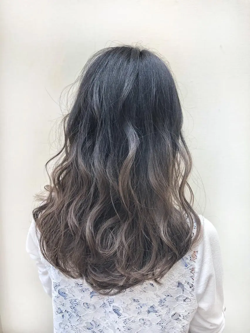 セミロング カラー グラデーションカラー グレージュ ナチュラルスタイル/ 透明感カラー/比嘉のヘアスタイル