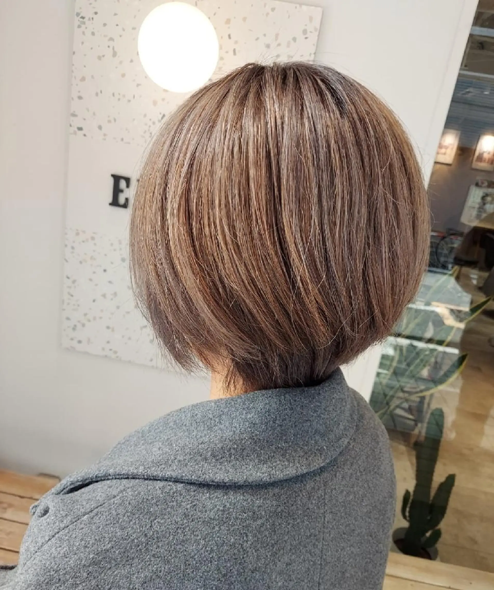 ショート カラー ベージュカラー ミルクティーベージュ ヘアカラー トリートメント ブリーチ・ハイトーン 特化🎉内山のヘアスタイル