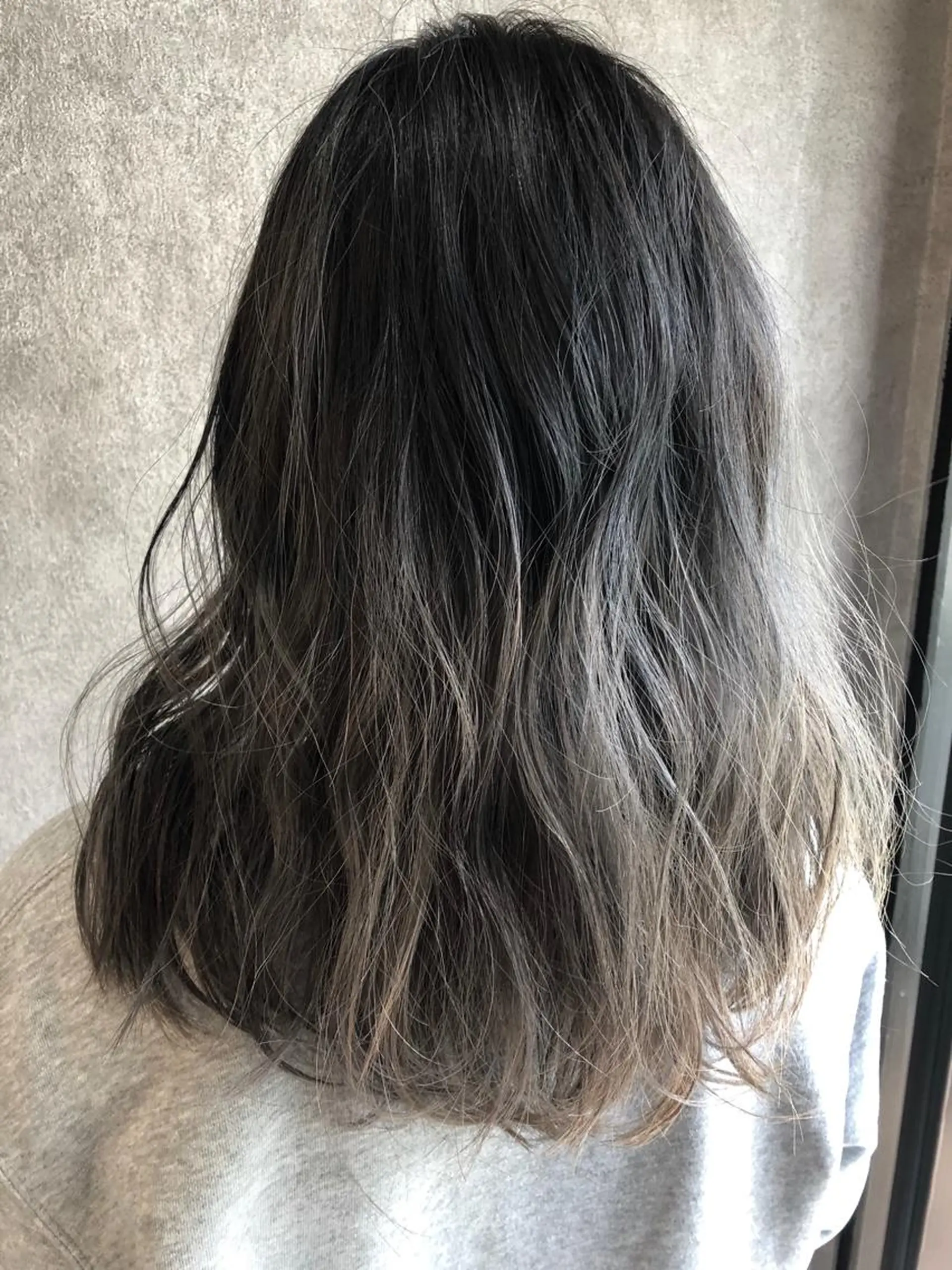 セミロング カラー カット ヘアカラー トリートメント 顔周りレイヤー/韓国 ブリーチminamiのヘアスタイル