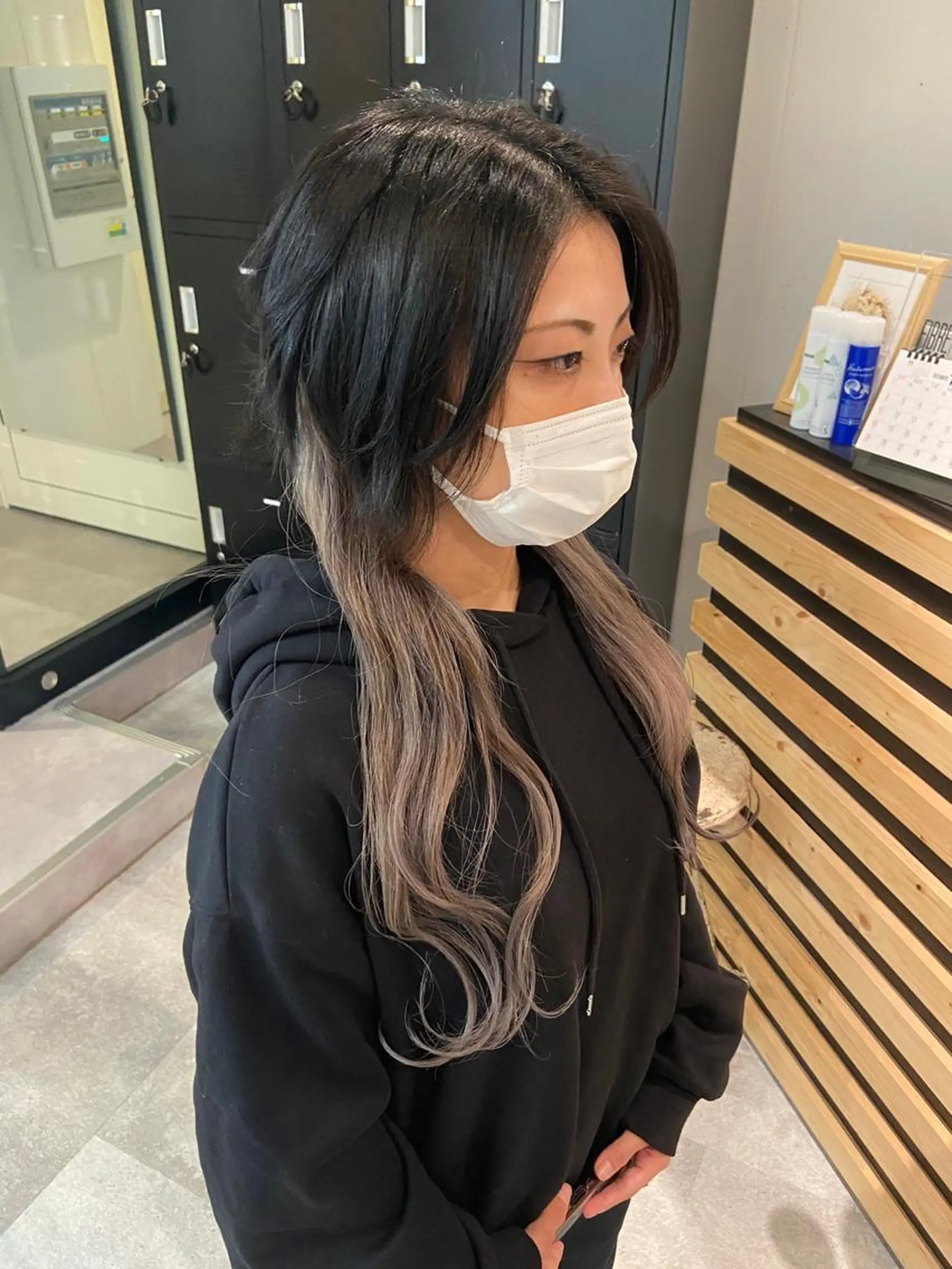 ミディアム カラー ブリーチ ヘアカラー トリートメント ウルフカット レイヤーカット上柿のヘアスタイル