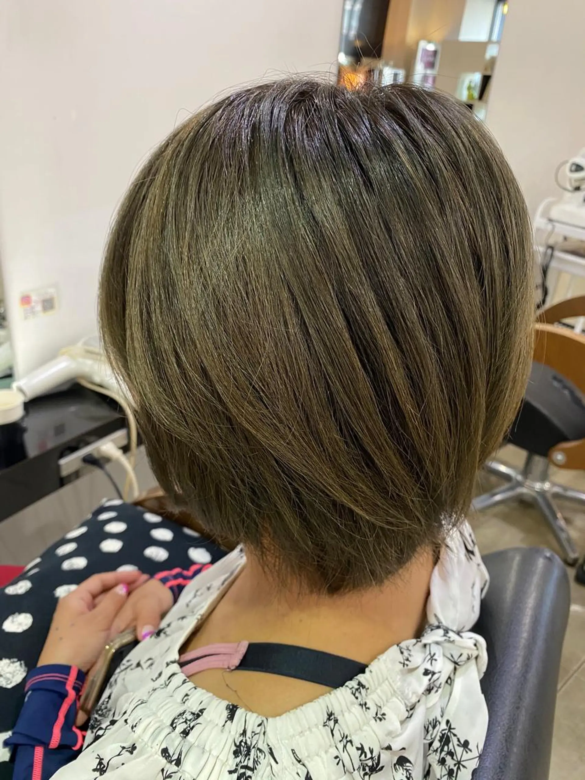 ショート カラー ヘアアレンジ アッシュ ブリーチ カット 烏山 達也のヘアスタイル