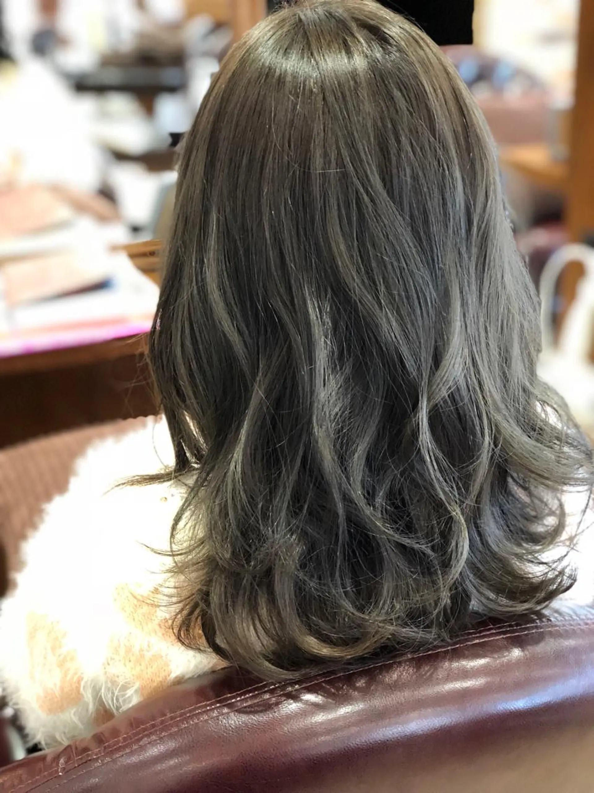 セミロング カラー 新實 ゆりあのヘアスタイル