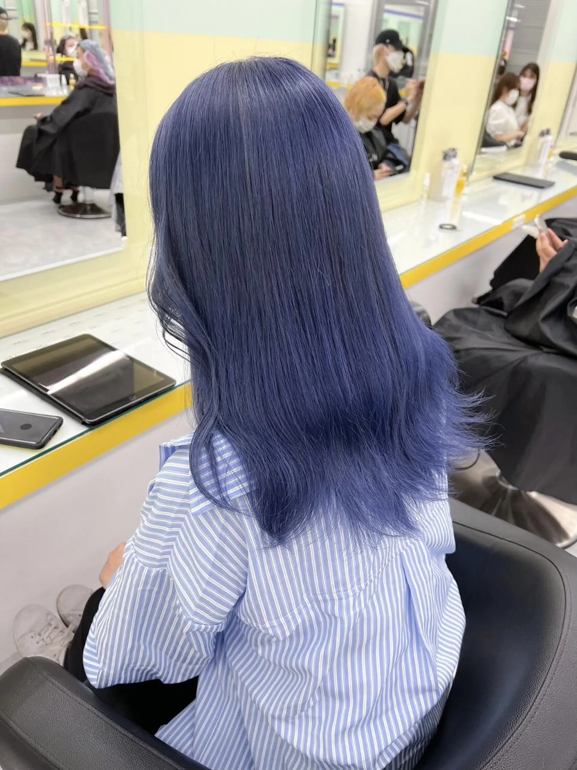 セミロング ヘアカラー トリートメント 🤍ハイトーン寒色 🤍MADOKAのヘアスタイル
