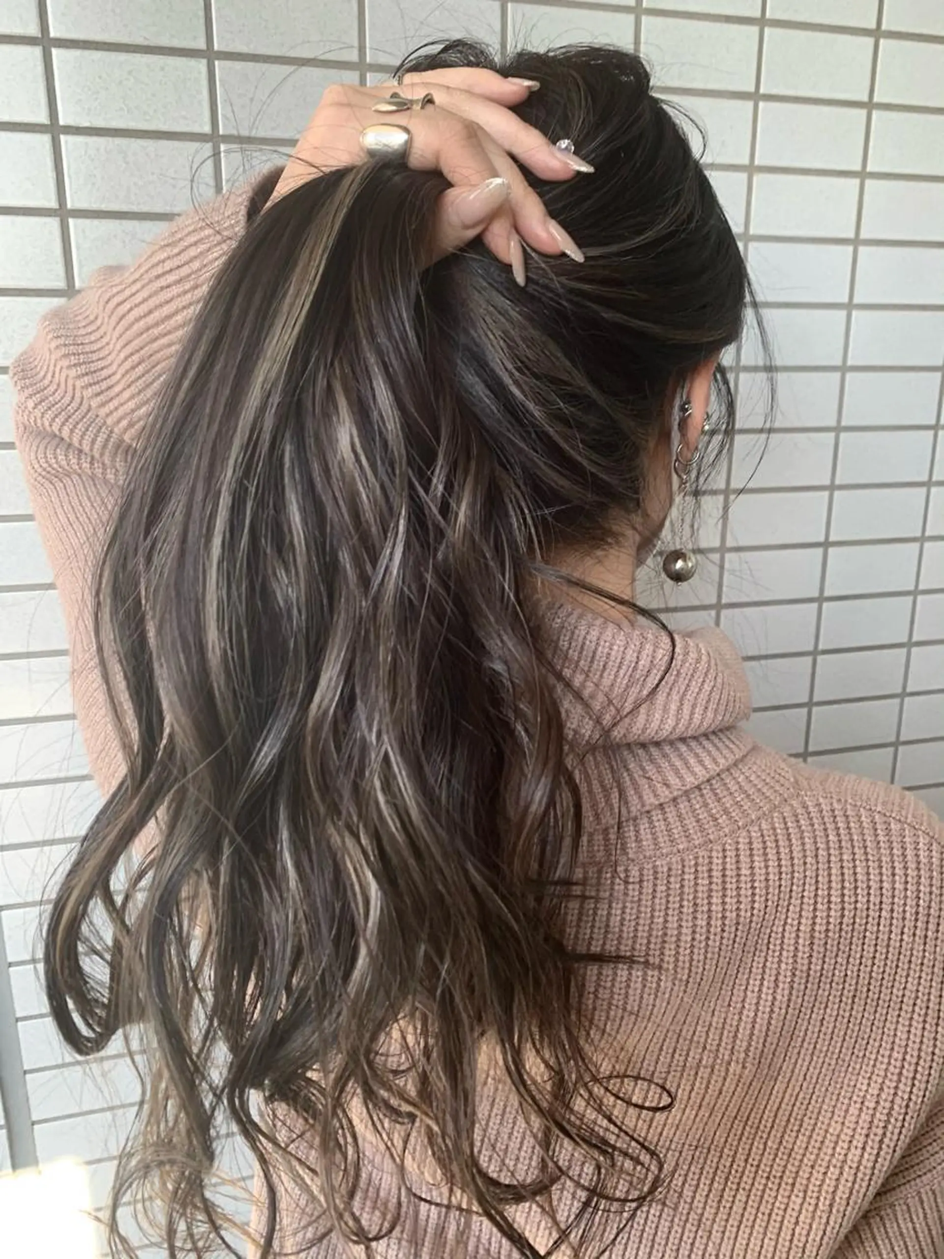 セミロング カラー ハイライトカラー ハイライト mimiiy梅田 中崎町ハイトーンのヘアスタイル