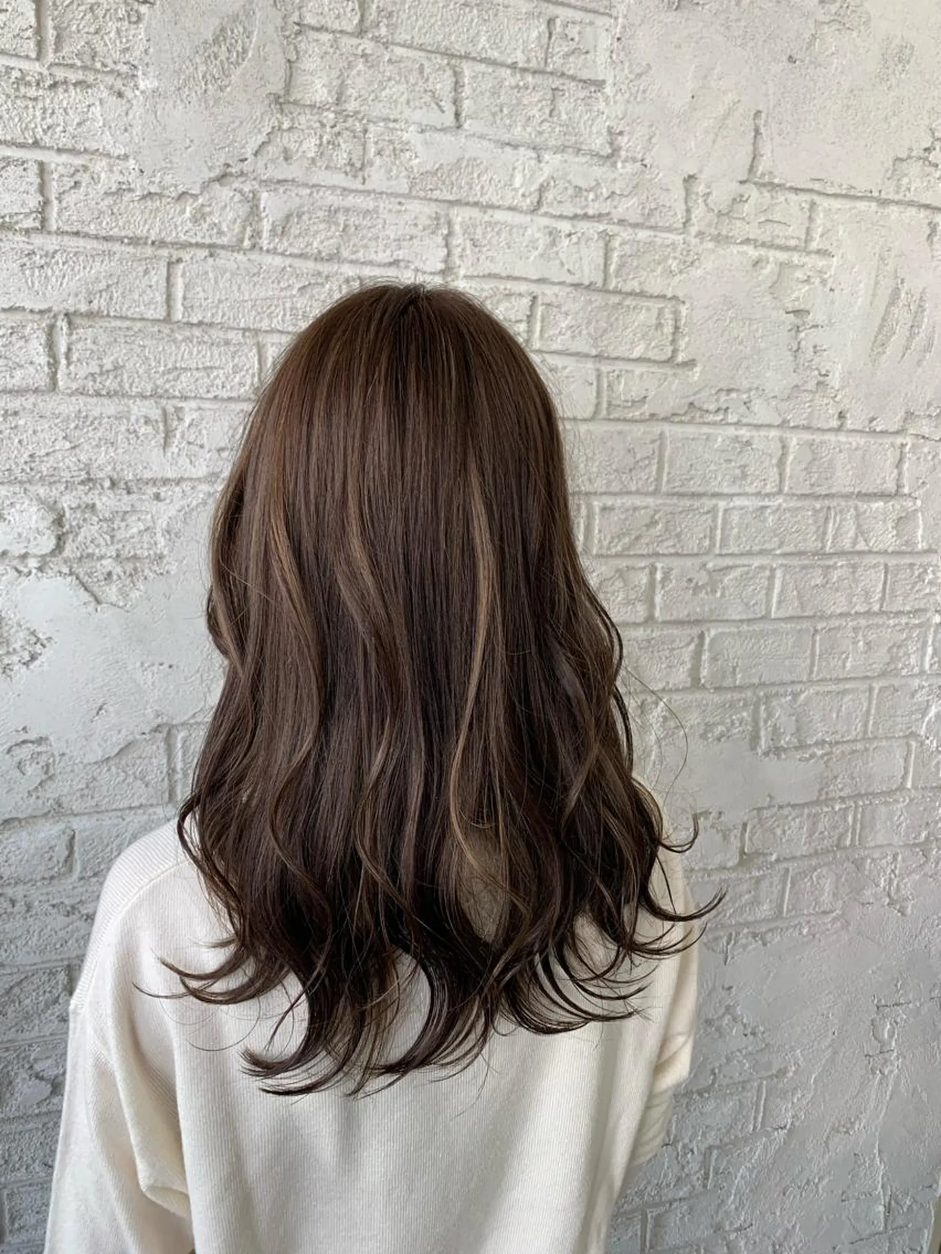 セミロング カラー ベージュカラー ハイライトカラー イルミナカラー ハイライト ブリーチ特化 ハイトーンRYOYAのヘアスタイル