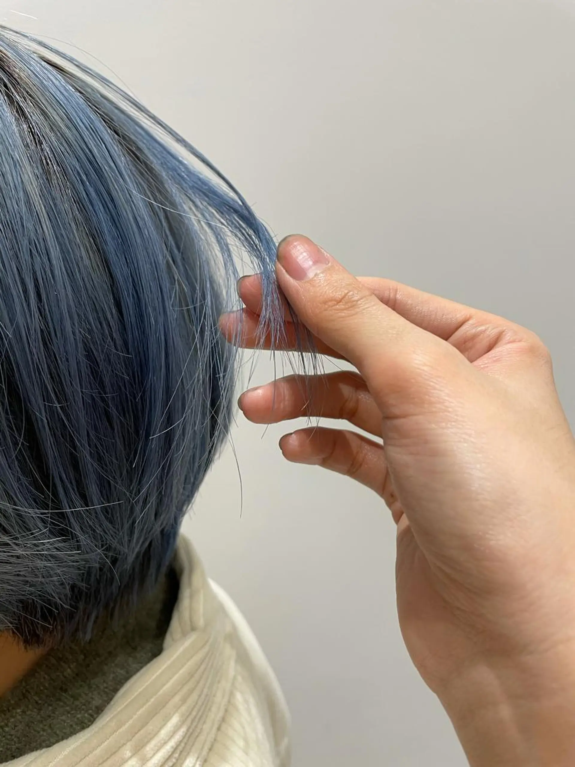 ショート カラー ブリーチ ブルーカラー カット ヘアカラー トリートメント 狩野 羅夢のヘアスタイル