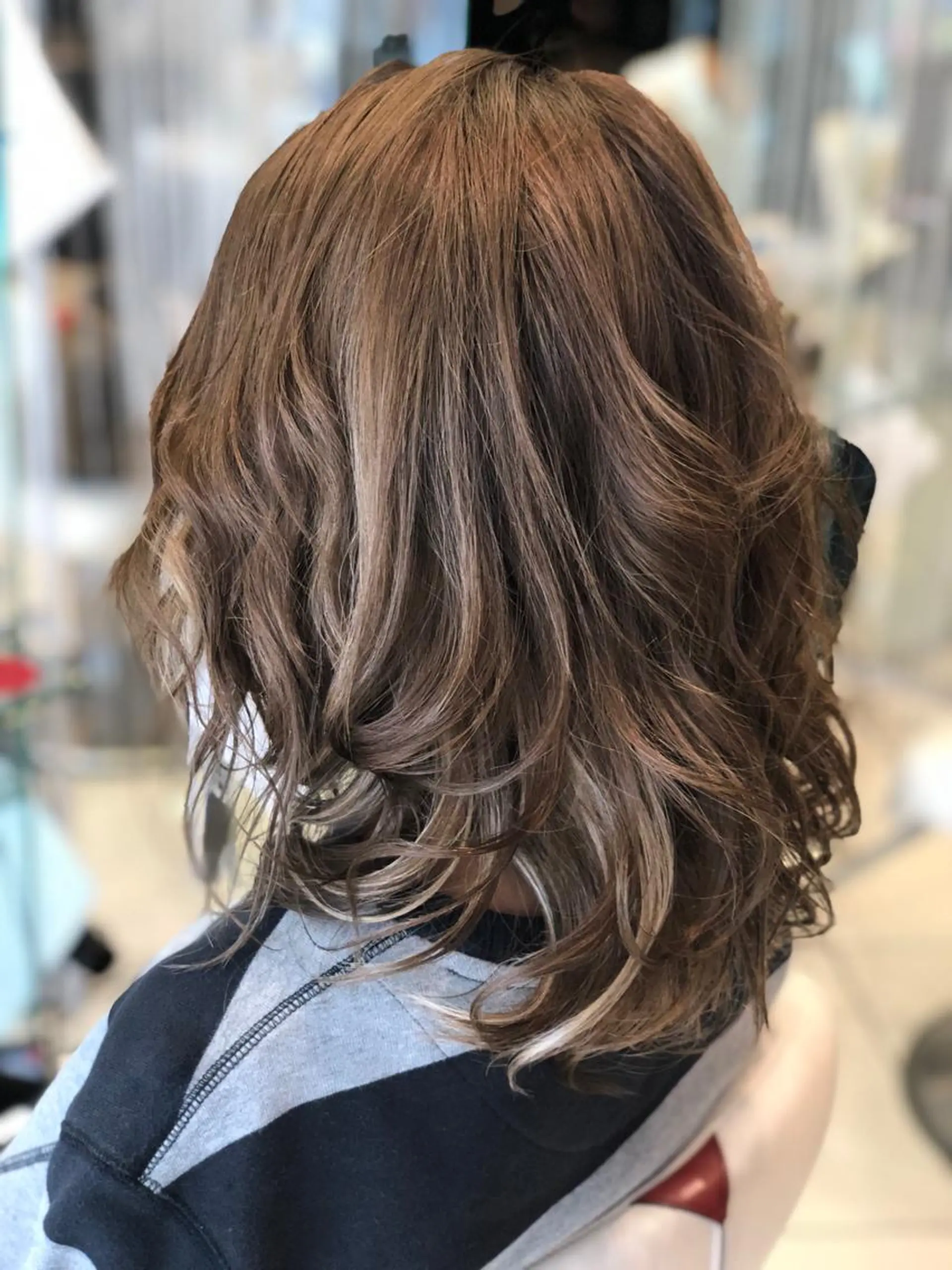 ミディアム カラー バレイヤージュ グラデーションカラー ハイライトカラー ハイライト レイヤーカット 💇‍♀️✨サラツヤ 特化✨　天野翔のヘアスタイル