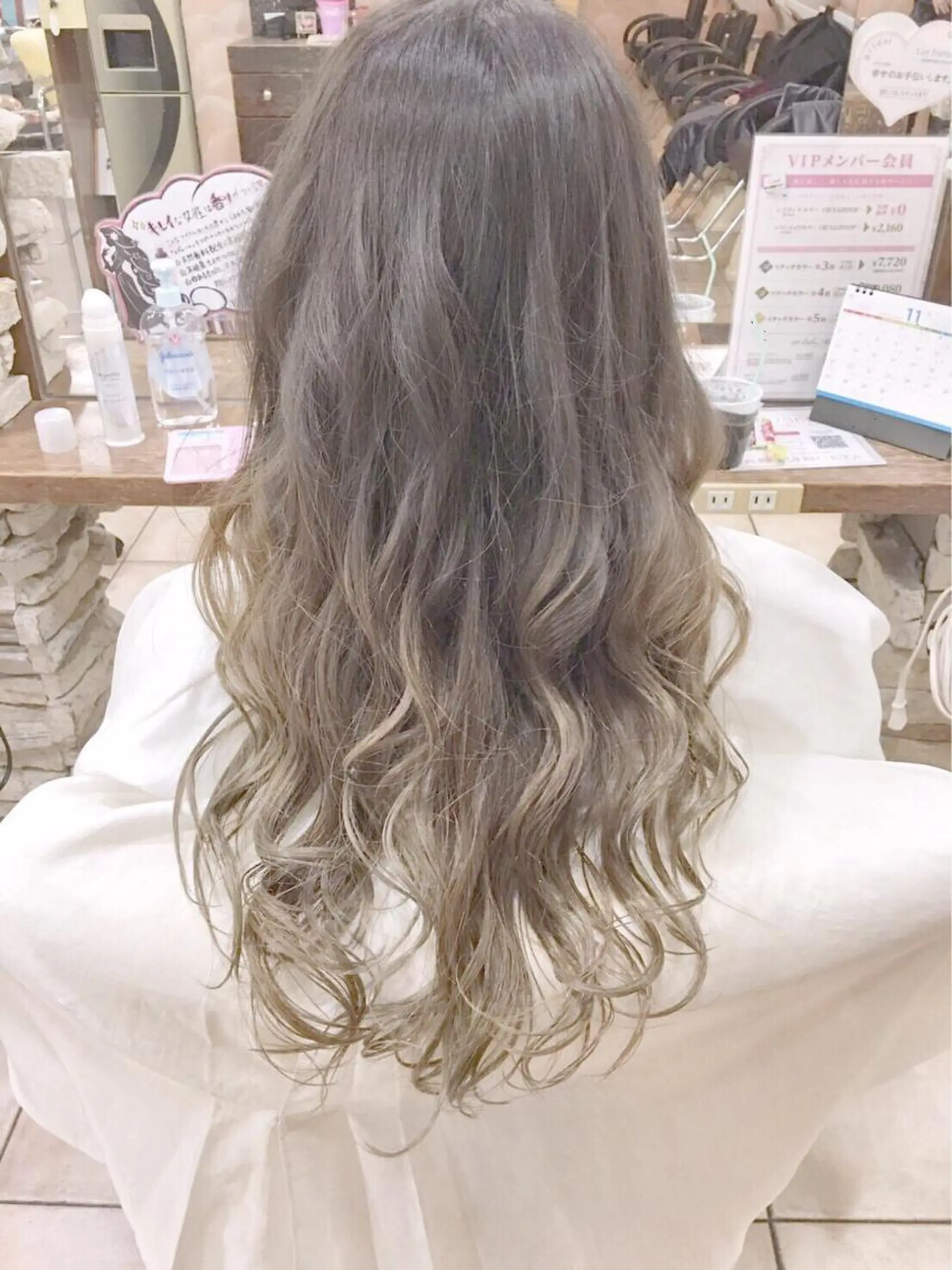 ロング カラー ブリーチ グラデーションカラー ヘアカラー トリートメント レイヤーカット 川田くるみのヘアスタイル