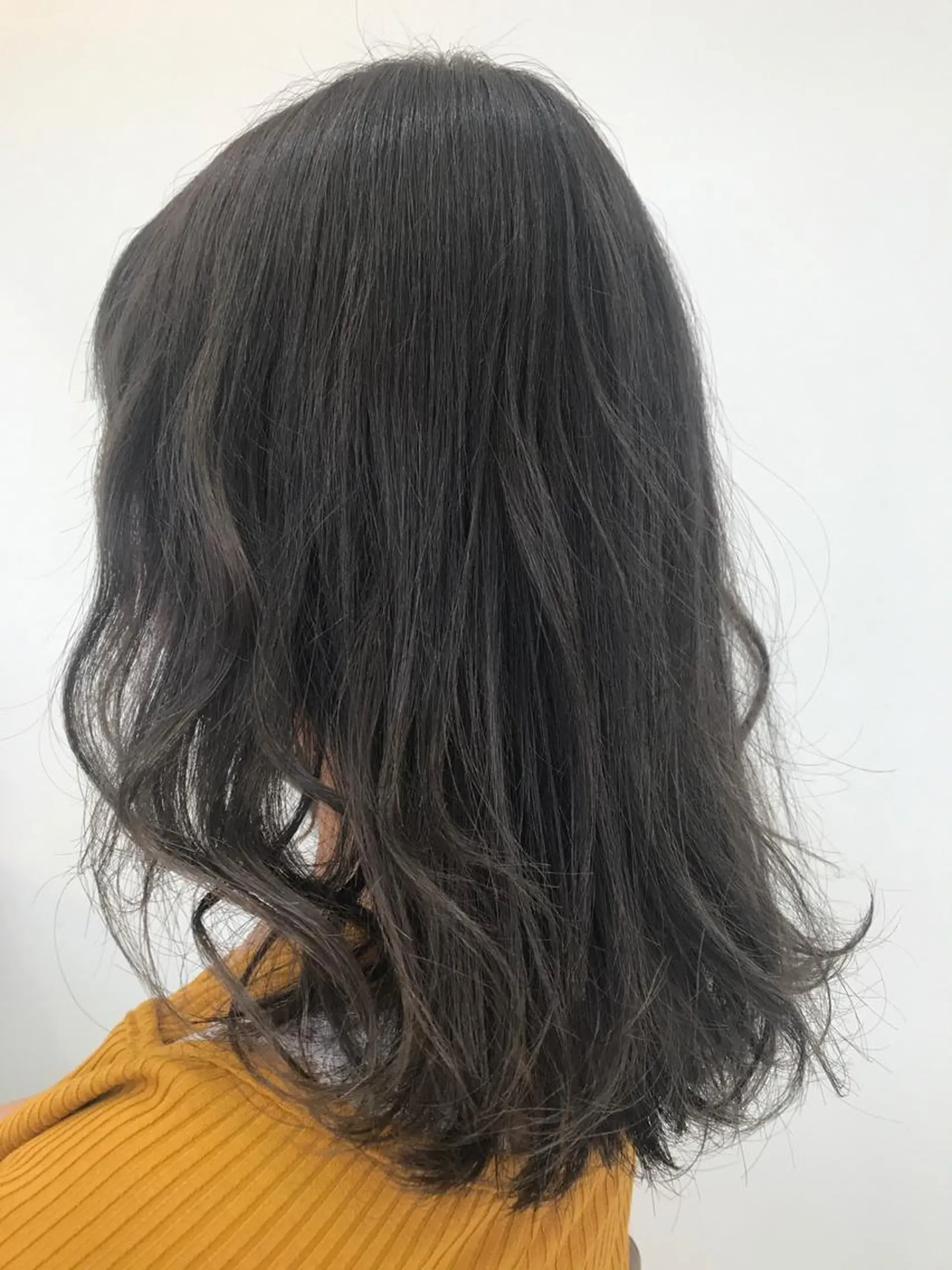 セミロング カラー アッシュ 透明感カラー ヘアカラー トリートメント 馴染ませNo.1🧃 エクステ・アレンジのヘアスタイル