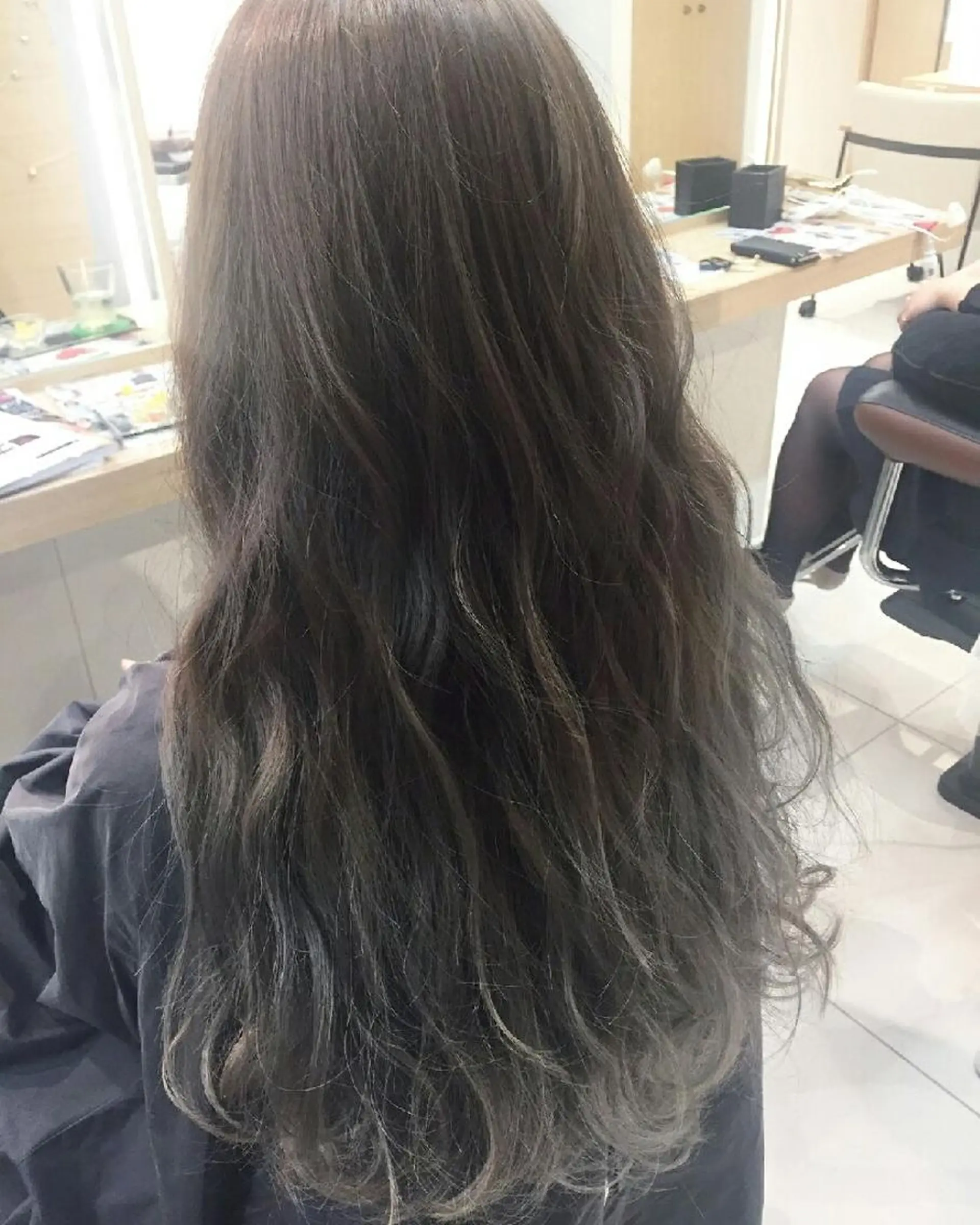 ロング カラー 透明感カラー グラデーションカラー ハイトーンカラー 透明感ハイライト◎ 伊藤夏海のヘアスタイル