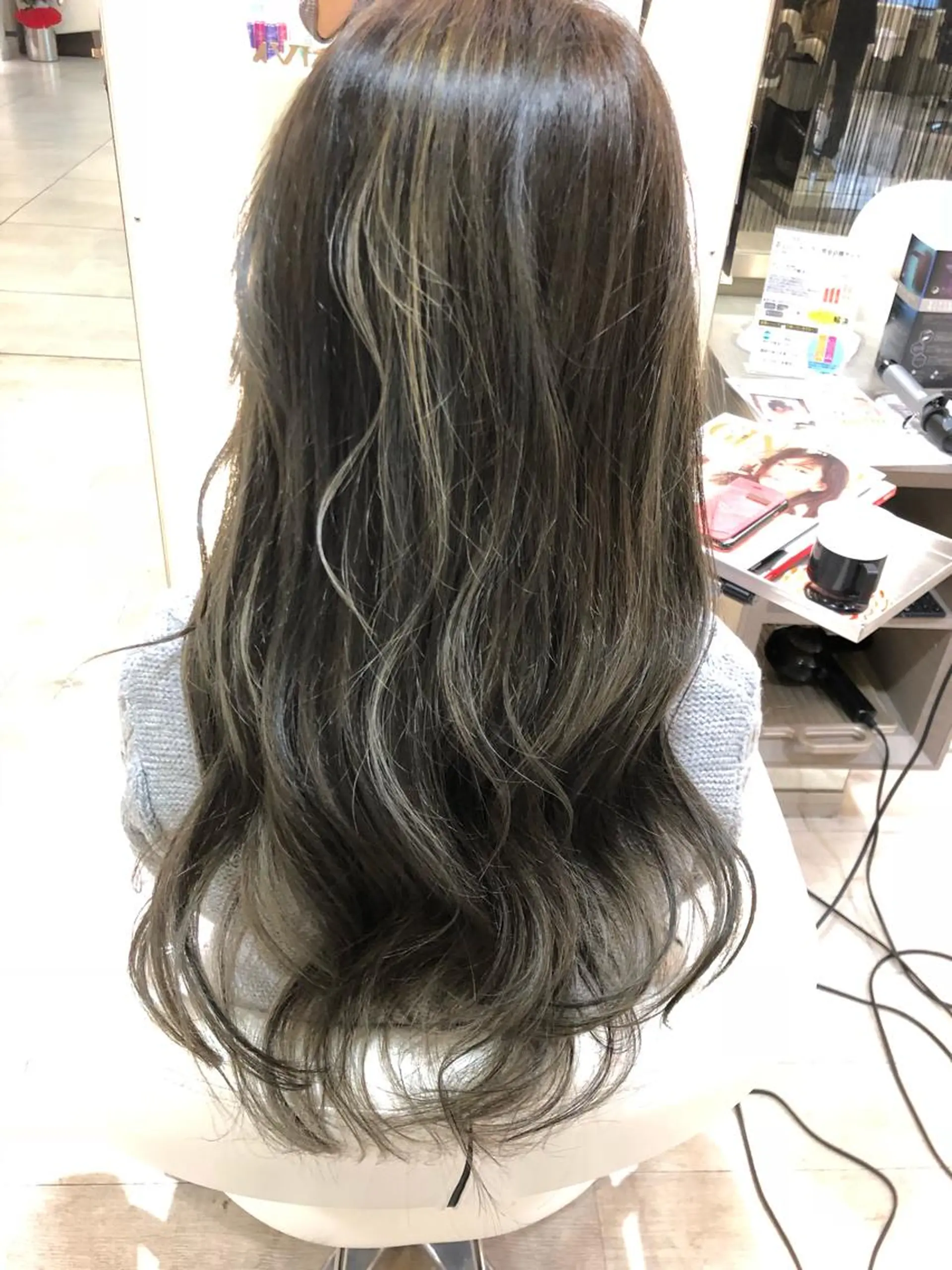 ロング 外国人風カラー ハイライト ヘアカラー トリートメント 松佐 ゆかりのヘアスタイル