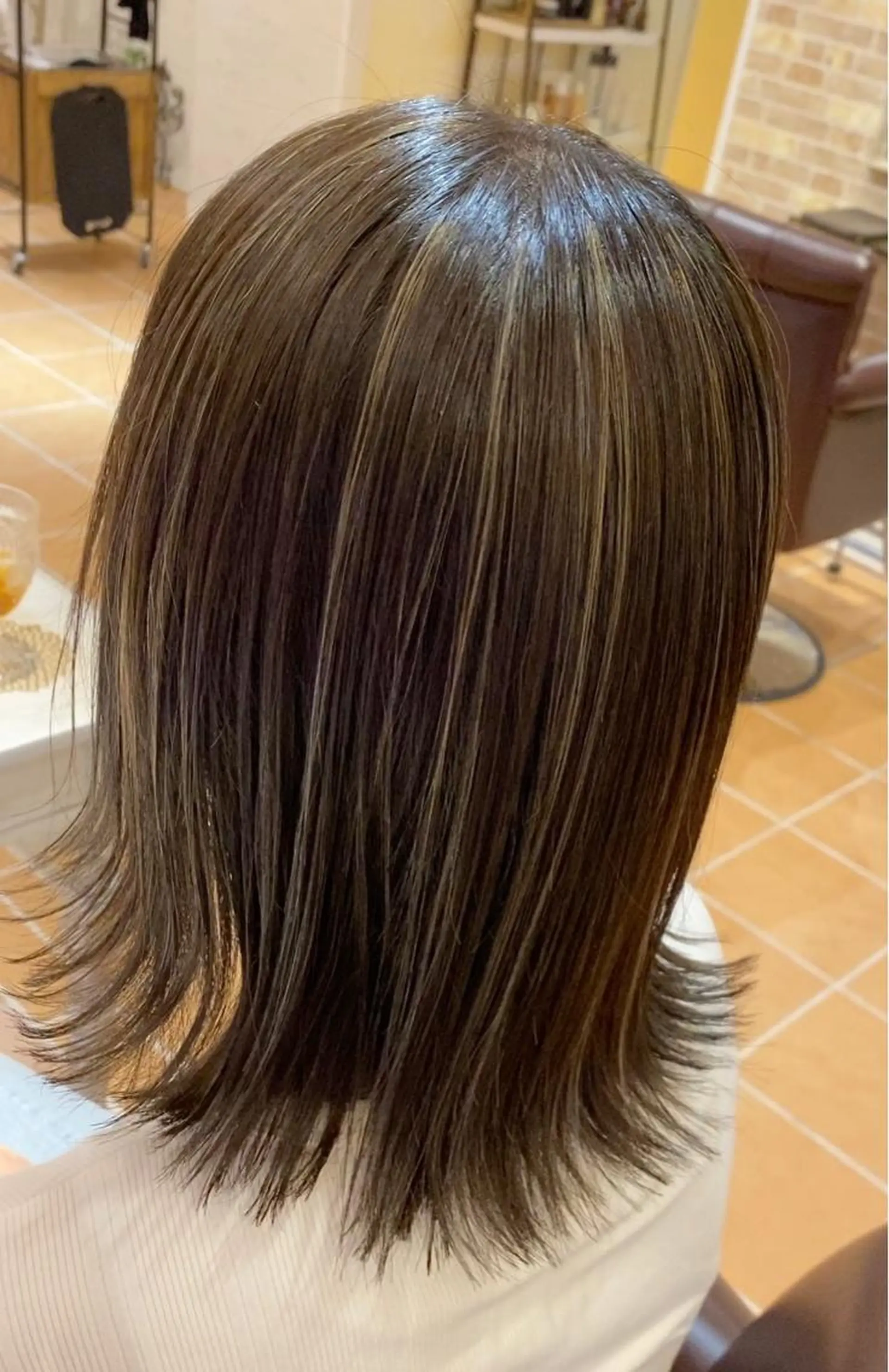 ミディアム カラー 透明感カラー ハイライトカラー ハイライト ブリーチなし✨艶髪 カラー𓃲YAGIのヘアスタイル