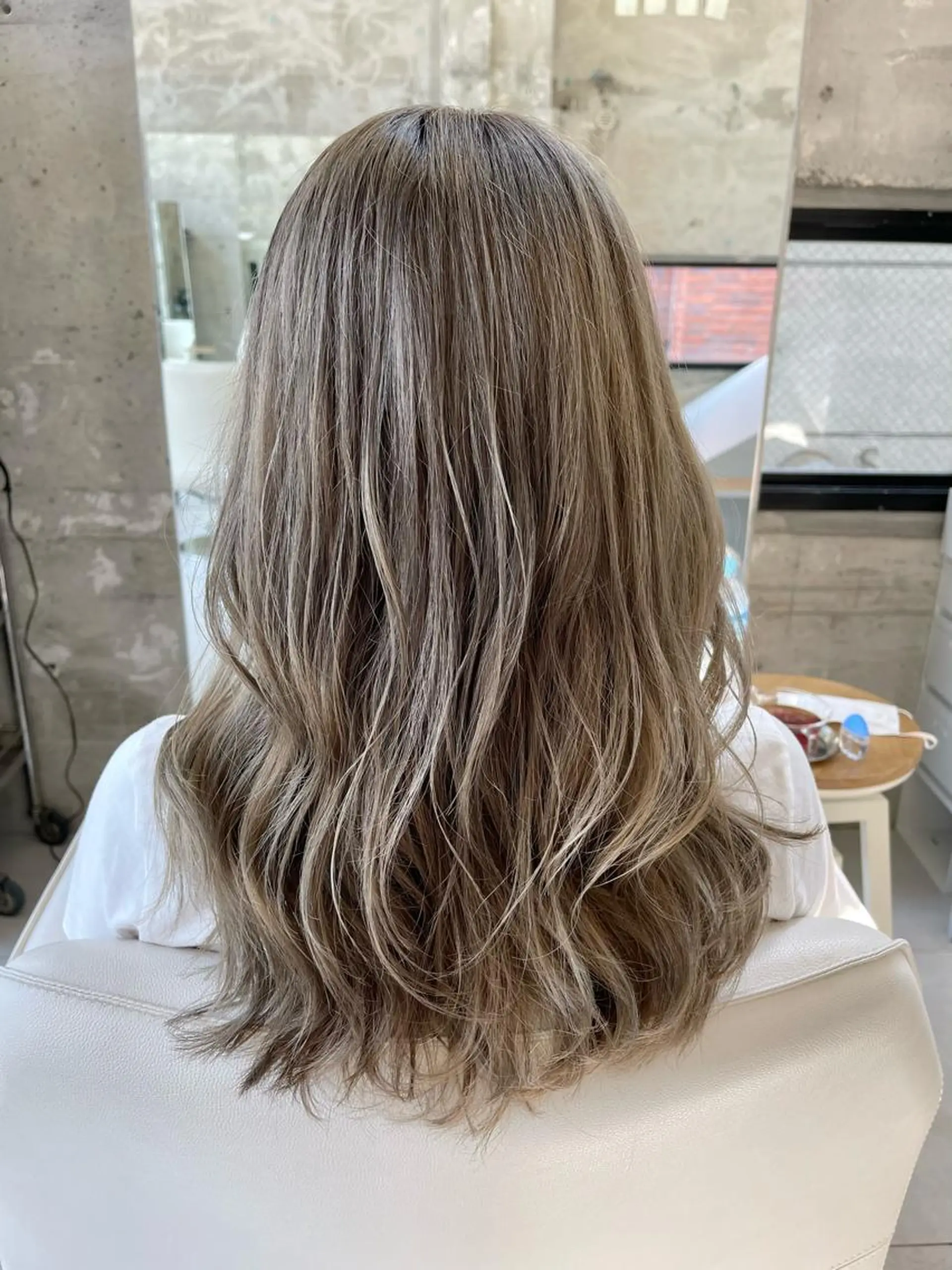 ロング カラー ブリーチ ケアブリーチ グレージュ トリートメント 滝沢 嵩大のヘアスタイル