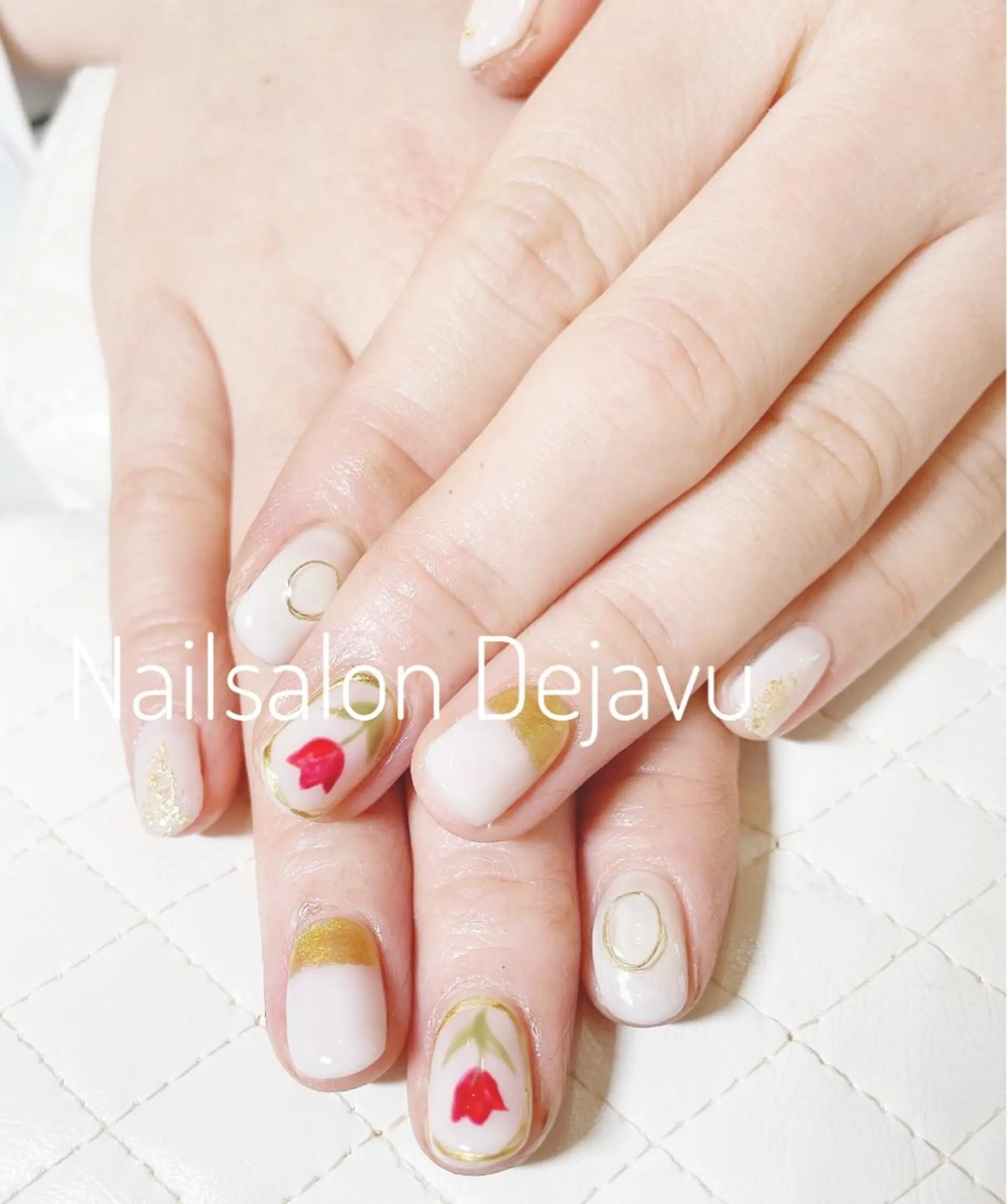 ネイル アートネイル フレンチネイル ジェルネイル ゴールド ラメ(グリッター) Nail salon Dejavu 🌿のネイルデザイン