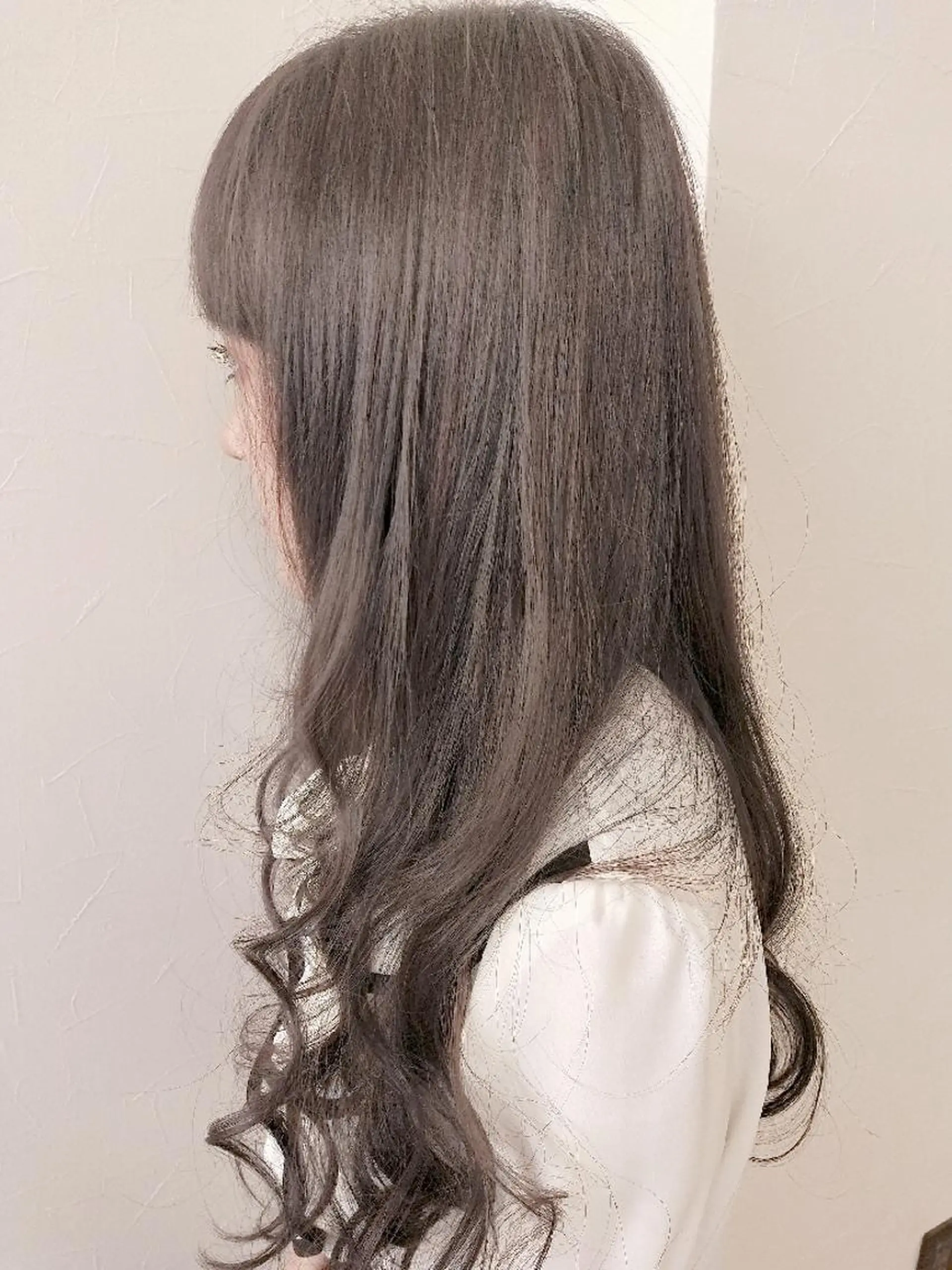 ロング カラー バレイヤージュ ブリーチ ダークグレー ダブルカラー グラデーションカラー デザインカラー 髪質改善Lilithのその他イメージ