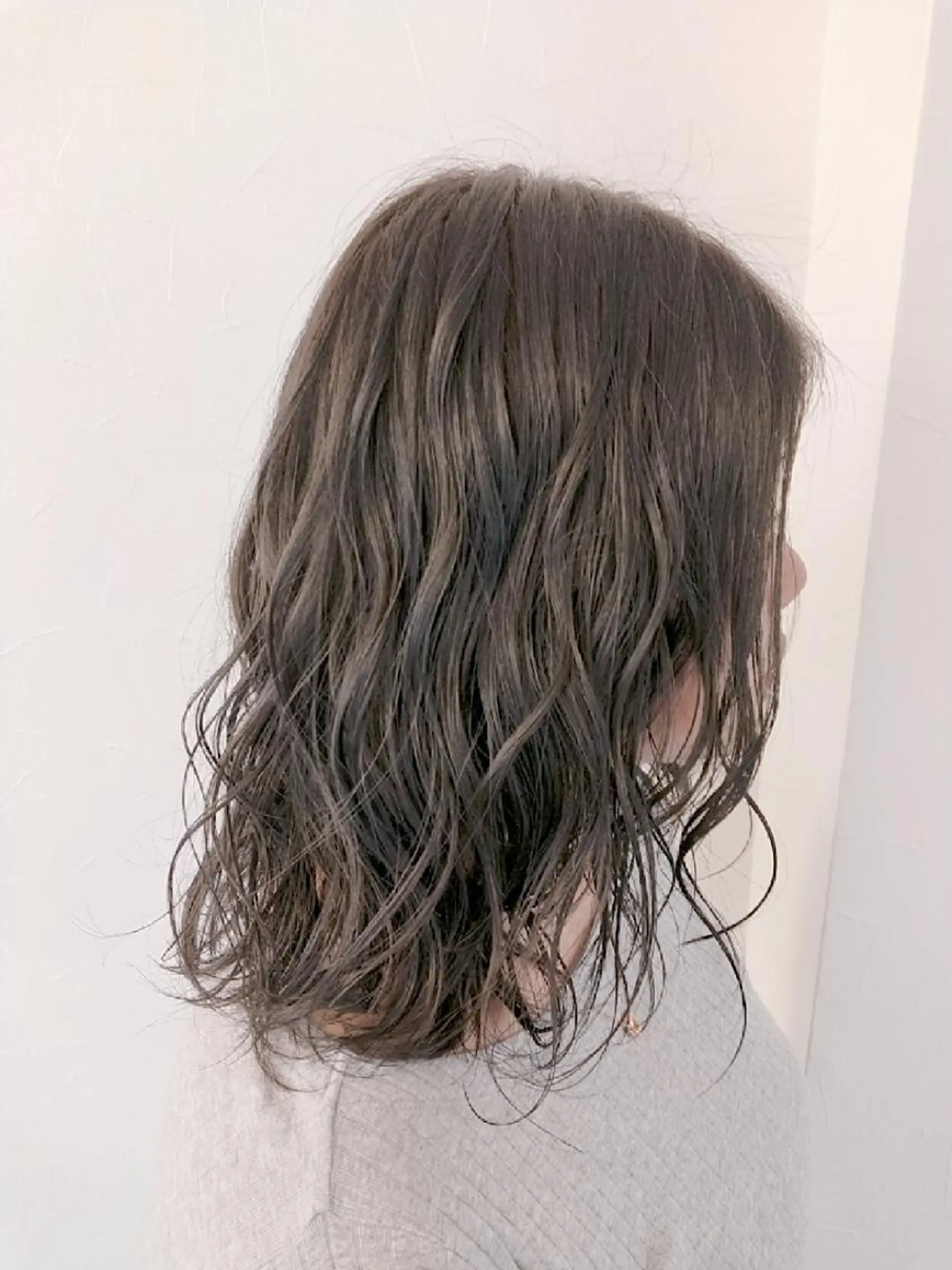 ミディアム カラー バレイヤージュ ブリーチ ブラウンカラー 透明感カラー ダークグレー カット ヘアカラー Lilith所属・デザインカラー 髪質改善Lilithのその他イメージ