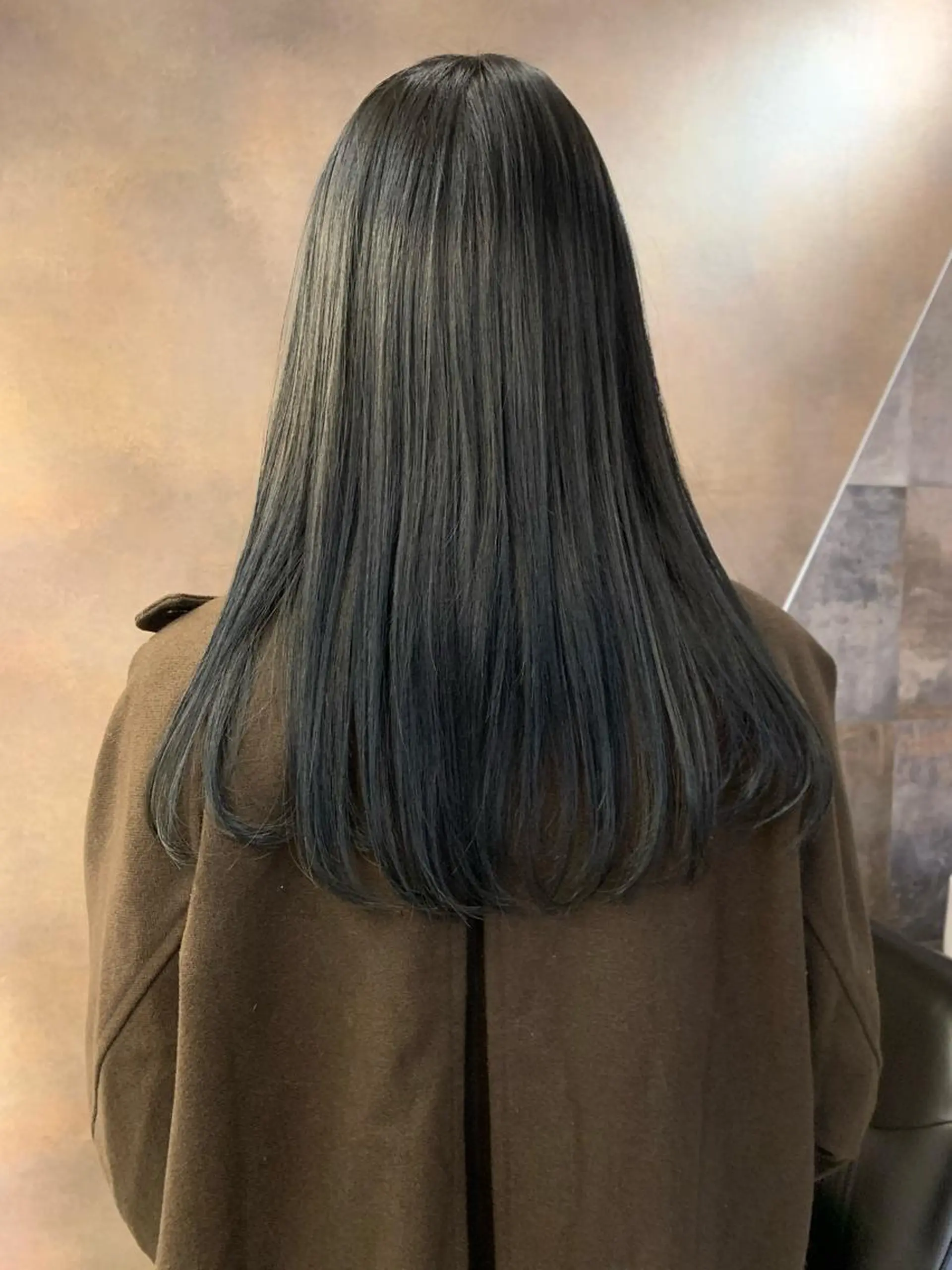ロング カラー ヘアカラー トリートメント SAKINO． ベージュカラーのヘアスタイル