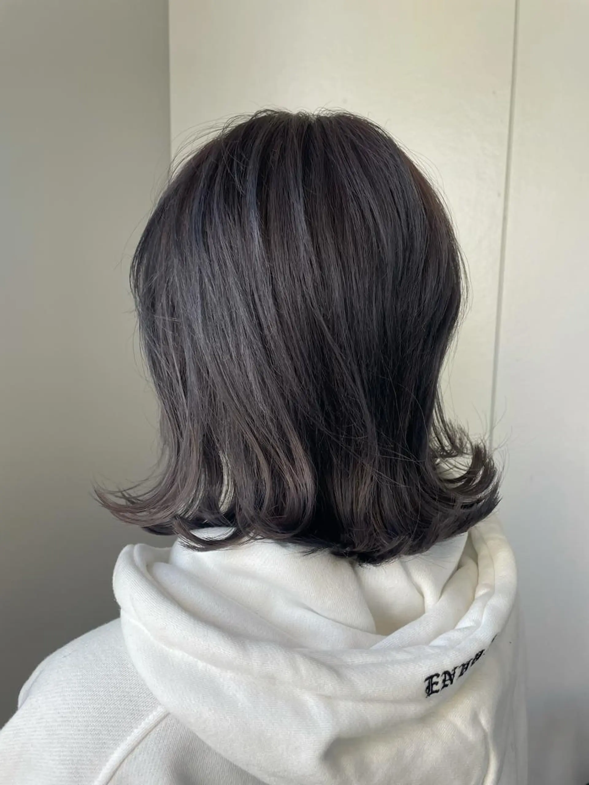 ミディアム カラー ダークグレー ダークグレージュ グレージュ 松本 唯のヘアスタイル