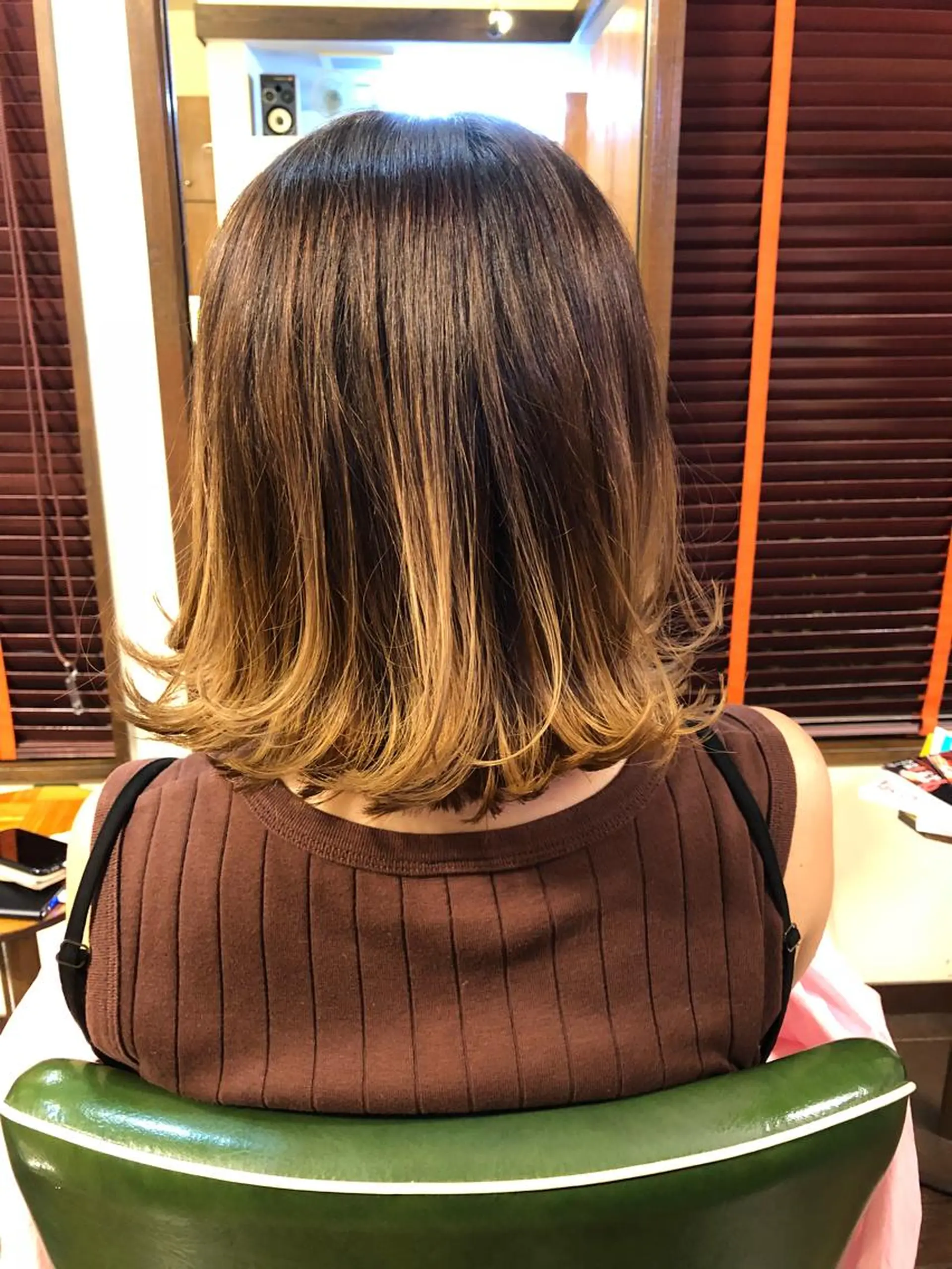 ミディアム カラー ブリーチ グラデーションカラー 長谷川 薫のヘアスタイル