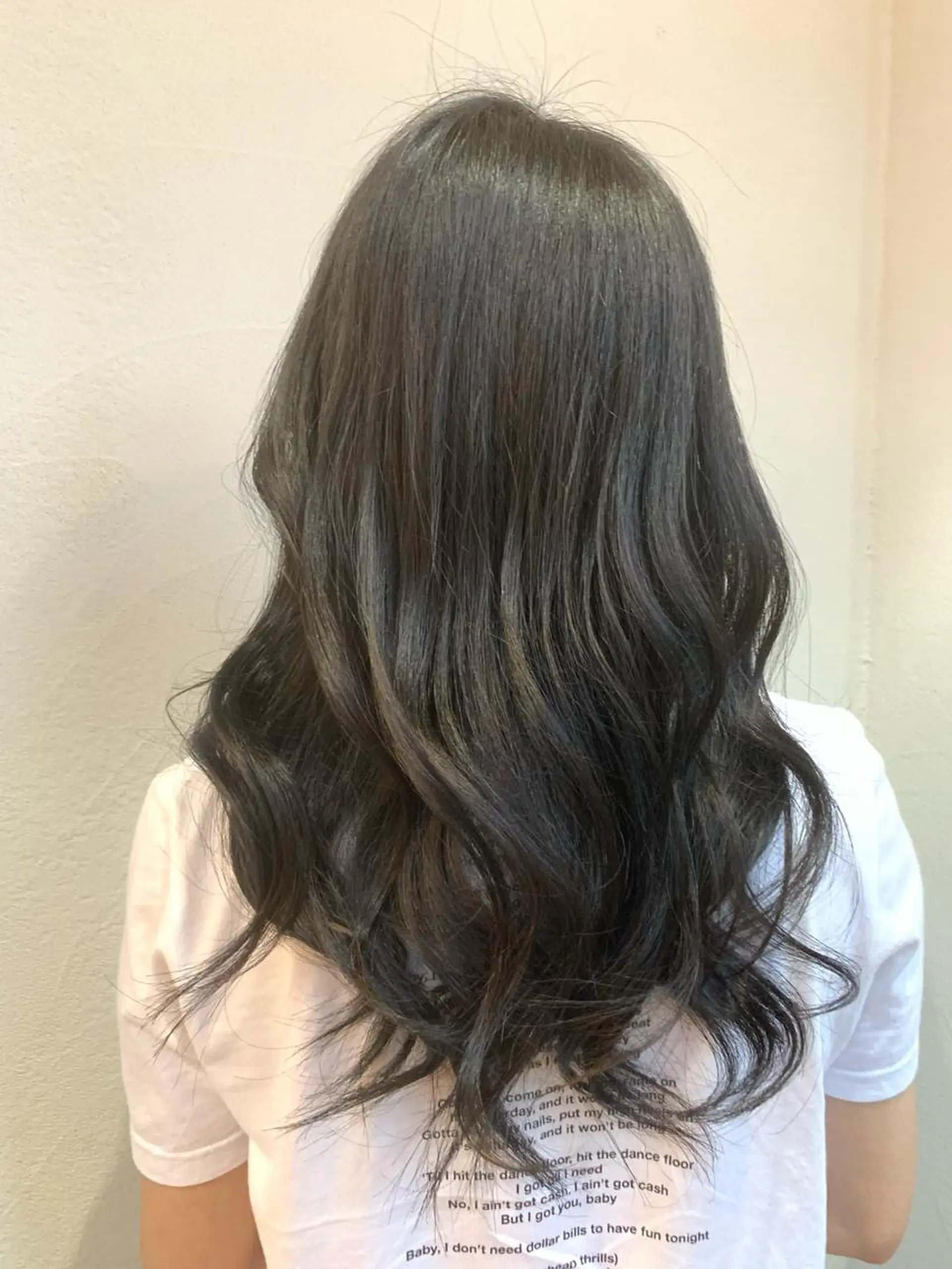カラー 黒髪 ブルーカラー ブルーブラック カワニシ *のヘアスタイル
