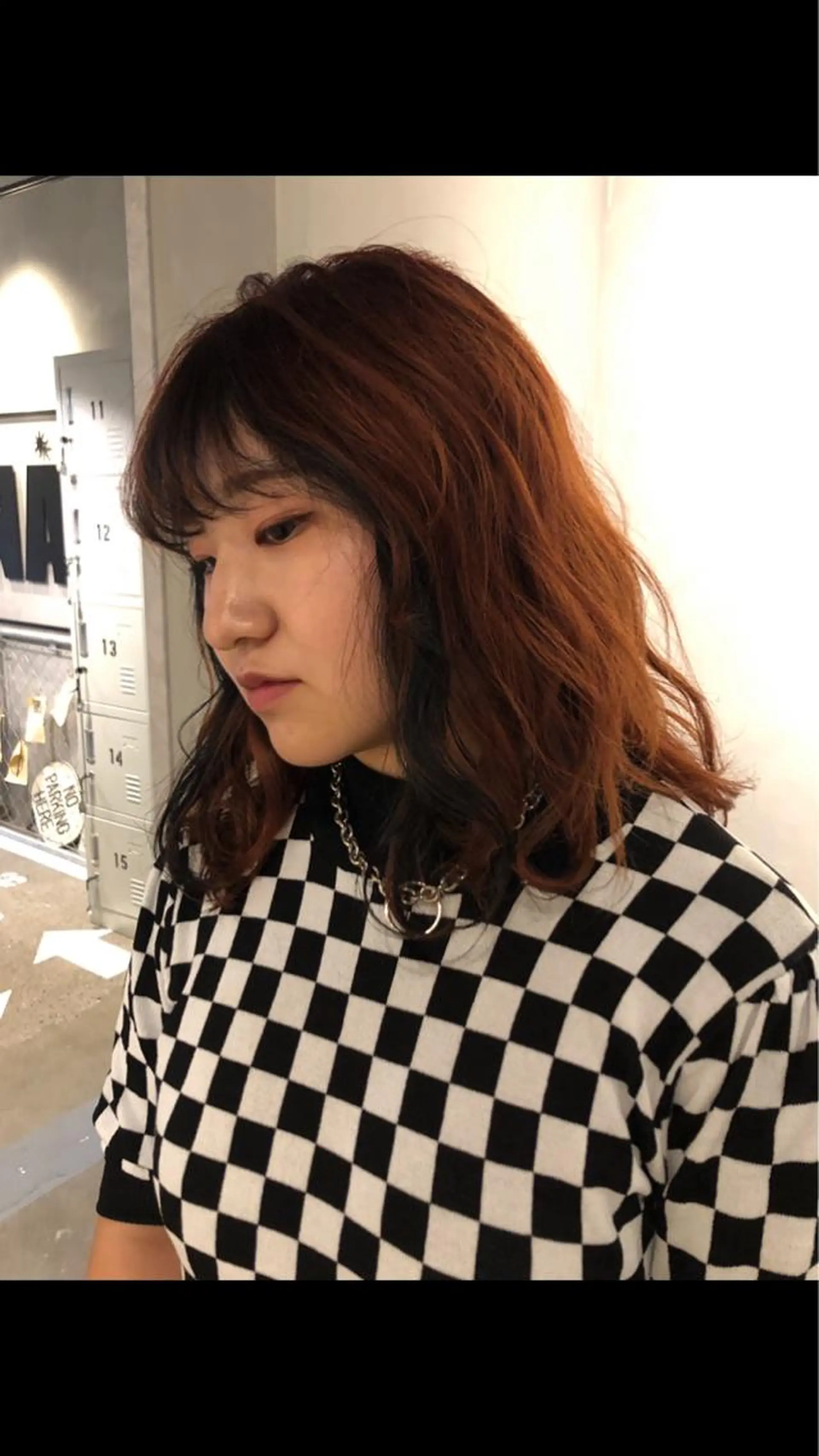 セミロング カラー 黒髪 オレンジ MIYU💋💖 〈XENA渋谷本店〉のヘアスタイル