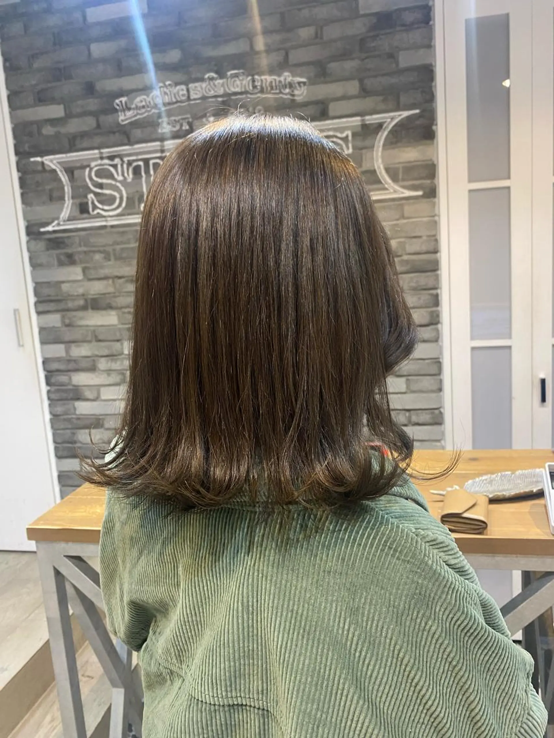 セミロング カラー ブリーチ 透明感カラー グレージュ ブリーチなしカラー オリーブグレージュ 韓国ヘア☁️ mitsukiのヘアスタイル