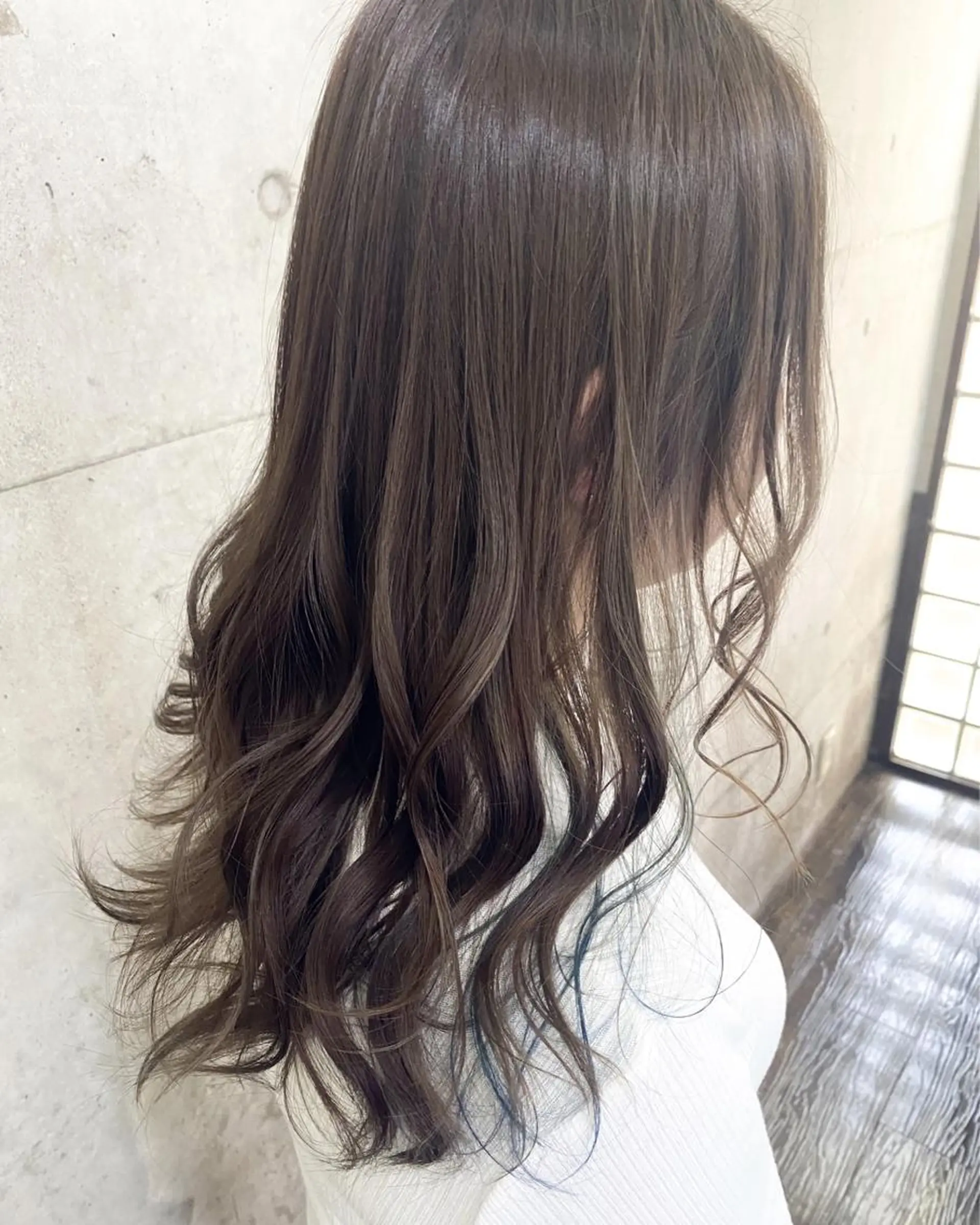 ロング 秋月 亜耶のヘアスタイル