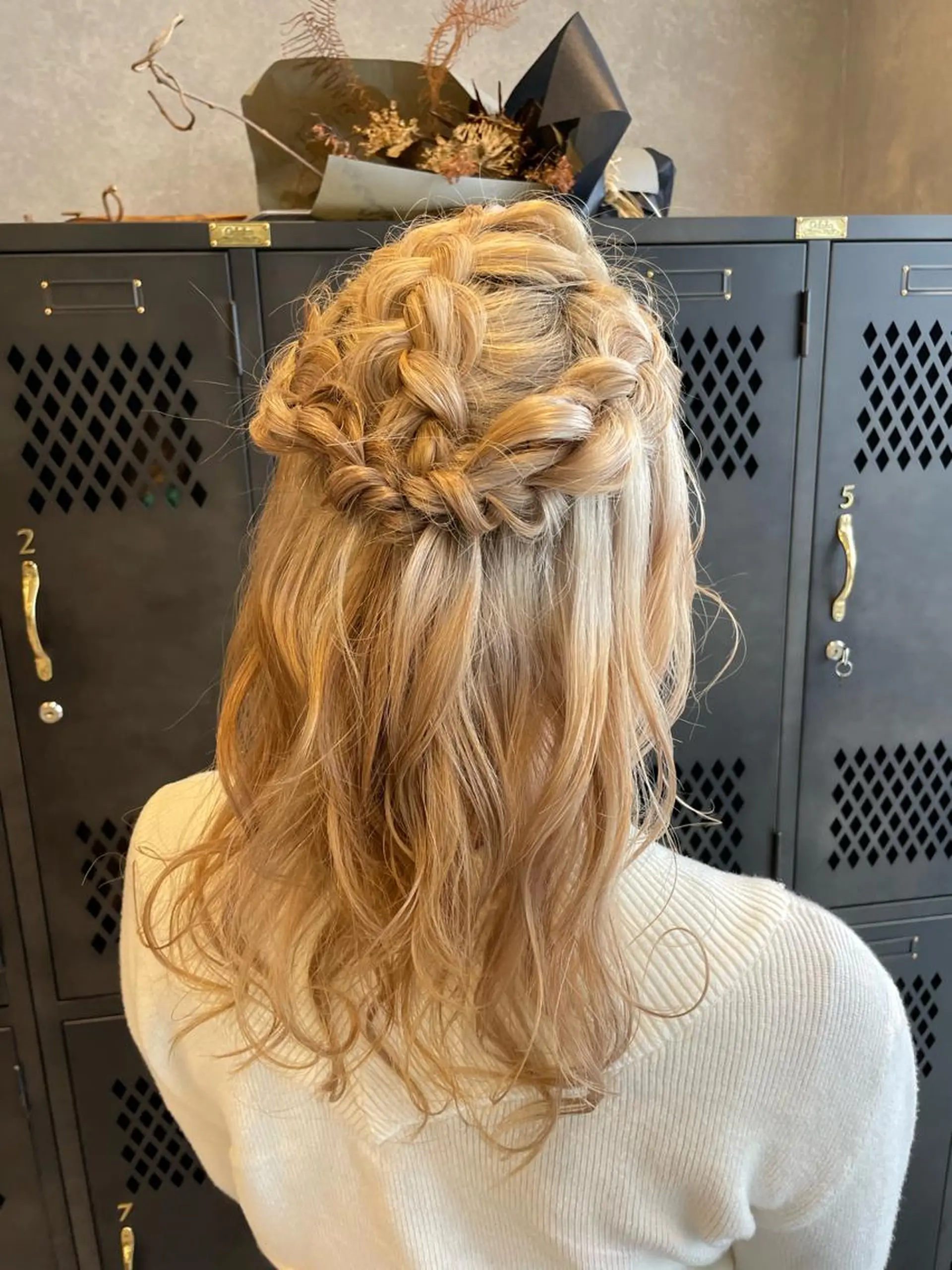 セミロング ヘアアレンジ 秋元 菜摘のヘアスタイル