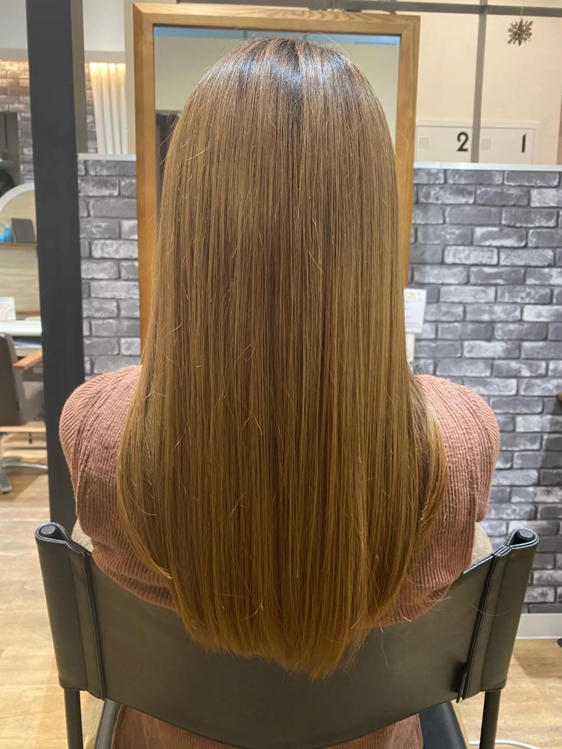 ロング 新谷 桃子のヘアスタイル