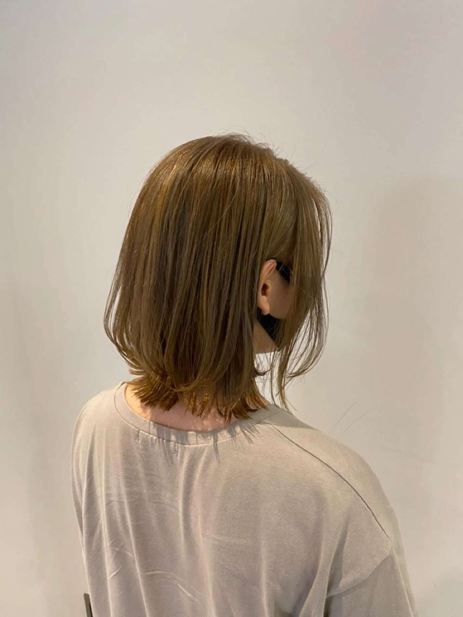ミディアム カラー レイヤーカット 根津 友輔のヘアスタイル