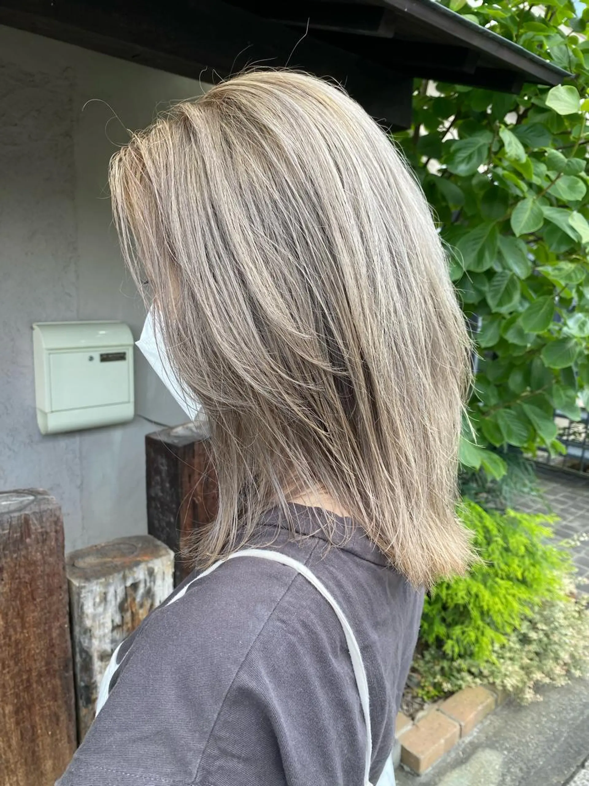 セミロング M. YURIのヘアスタイル