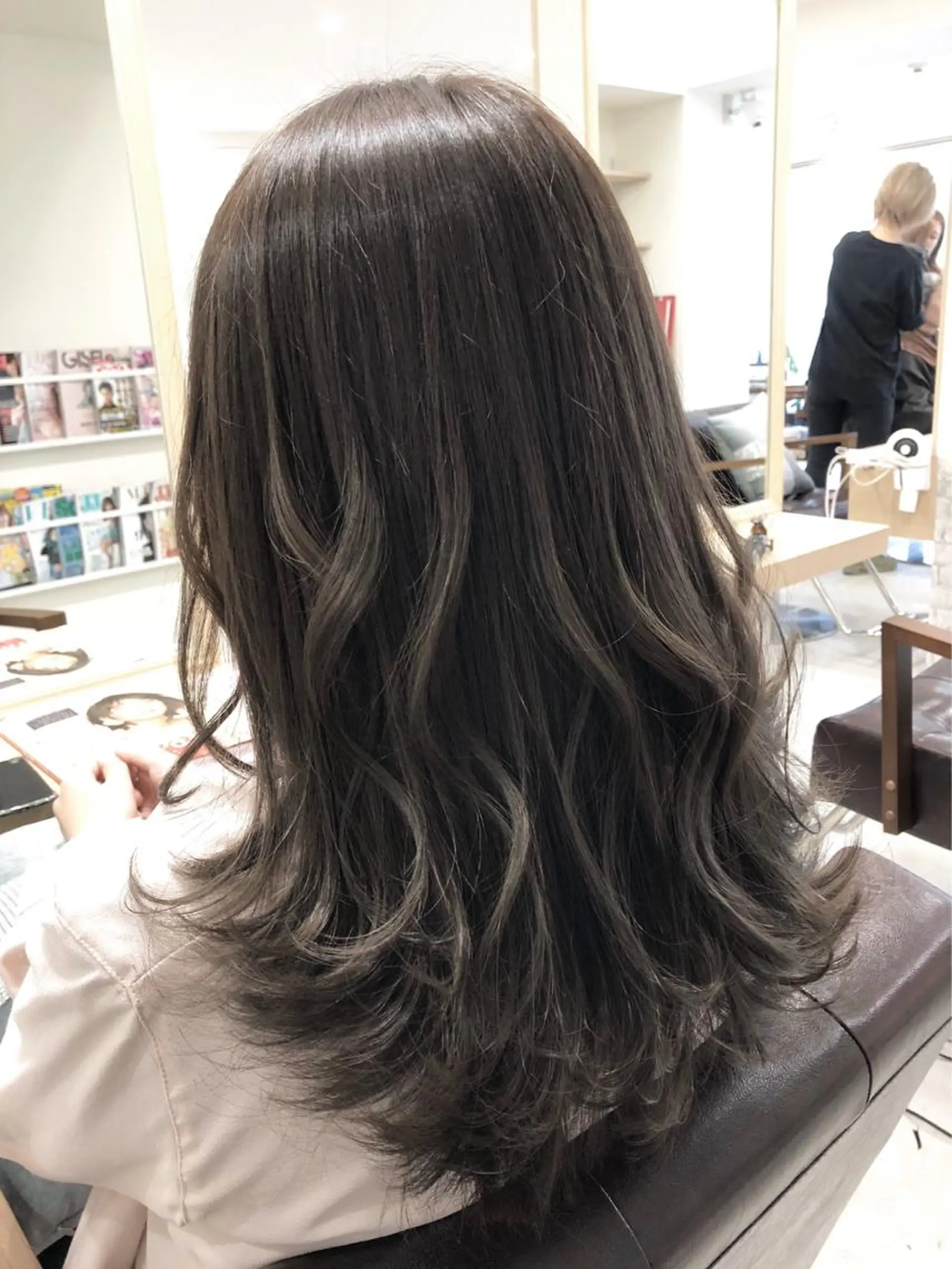 セミロング カラー グレージュ YUDA 湯田のヘアスタイル