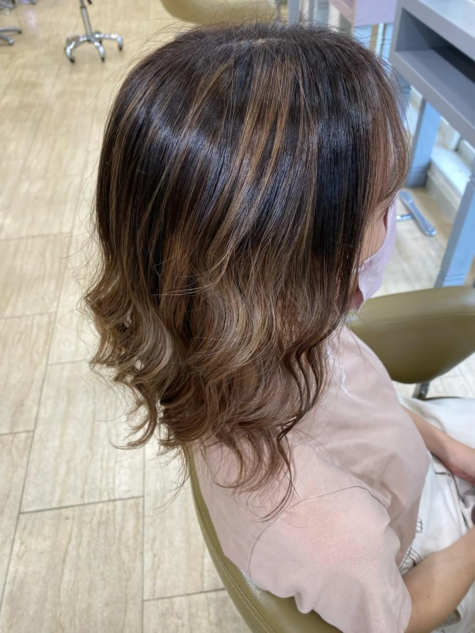 ミディアム 内田 遥香のヘアスタイル