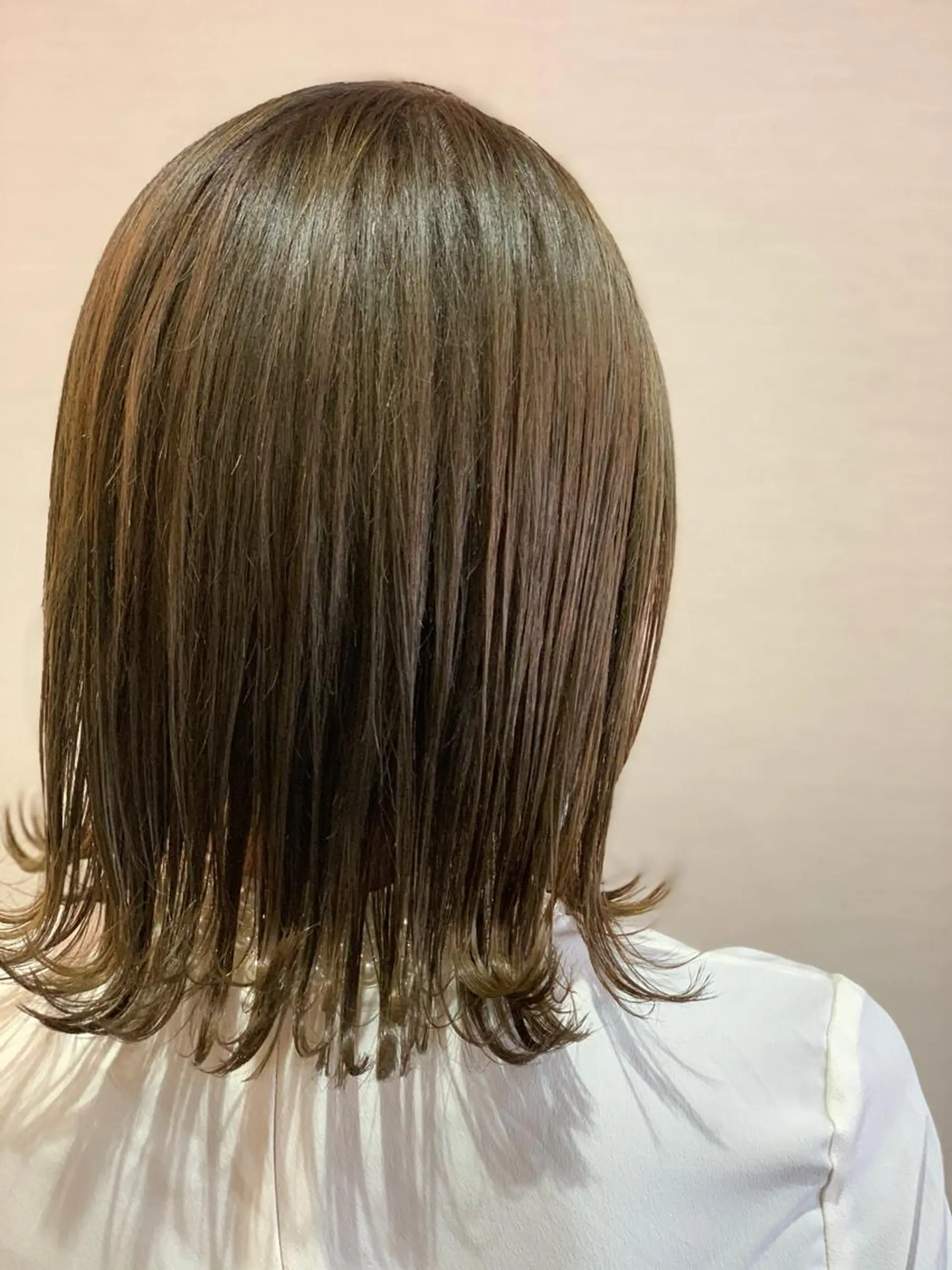 ミディアム カラー 蓮見  友里のヘアスタイル