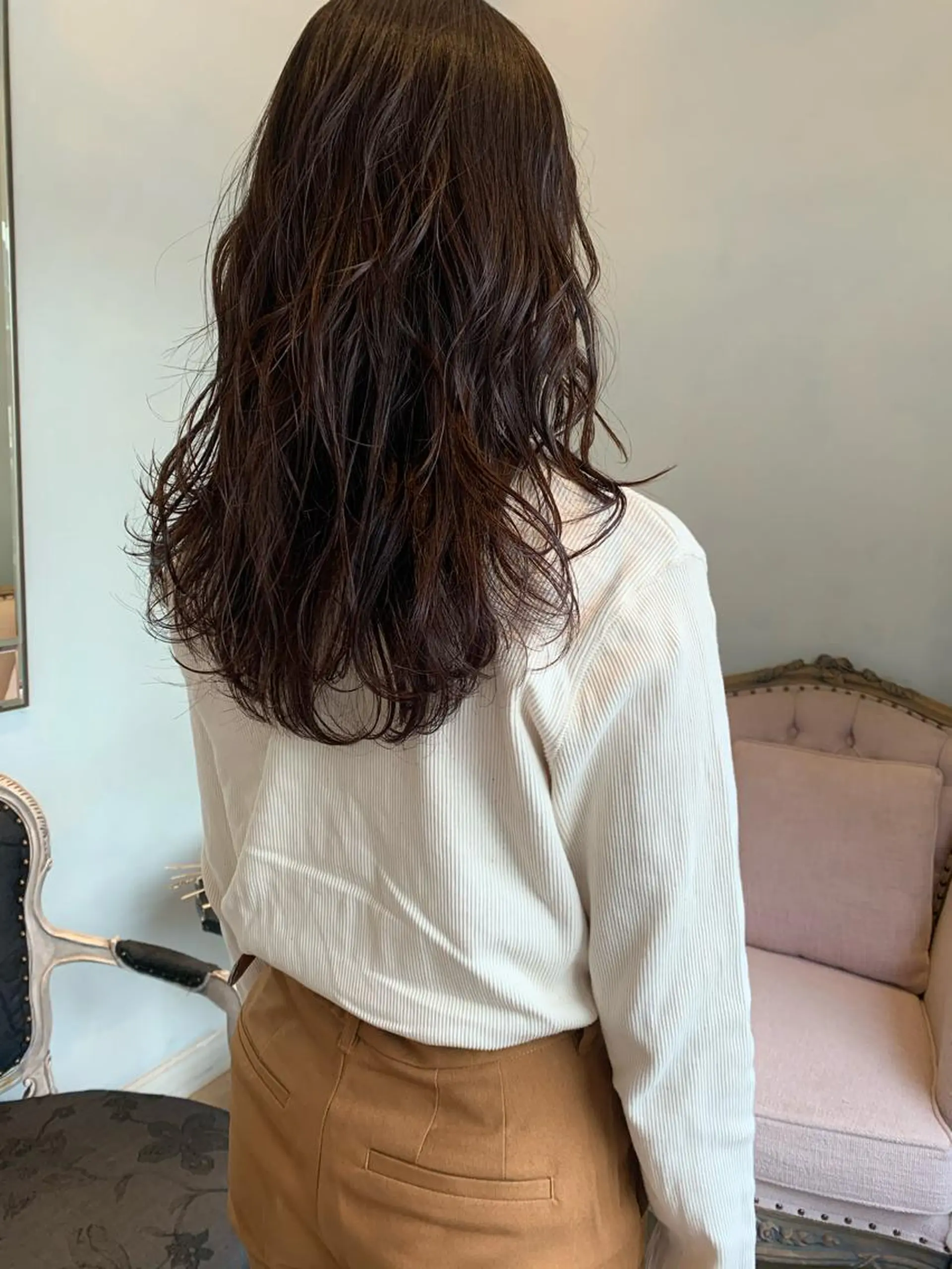 ロング SAKINO. ベージュカラーのヘアスタイル