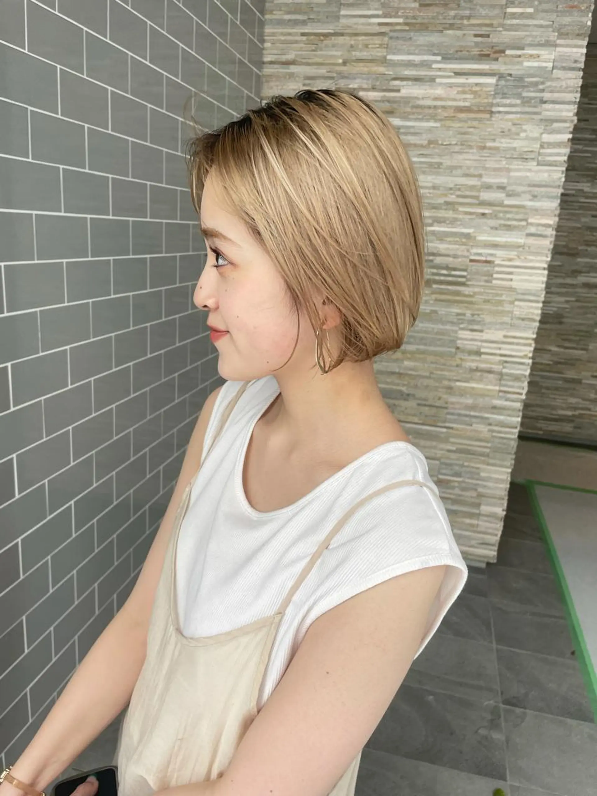ショート カラー うる艶ヘア💐 艶ハイトーン💐彩夏のヘアスタイル