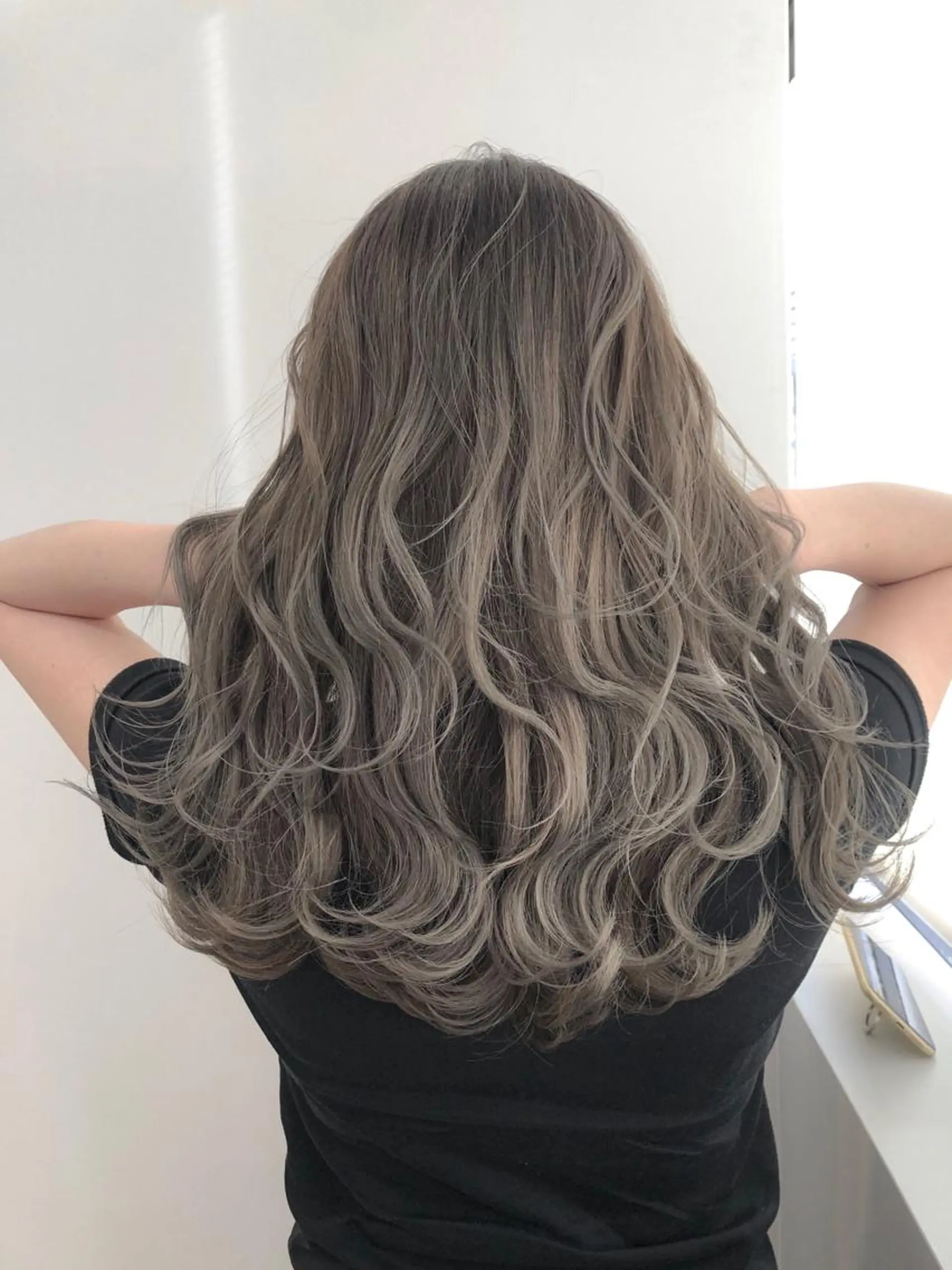 セミロング カラー バレイヤージュ レイヤーカット 【透明感、艶髪】西村 有司のヘアスタイル