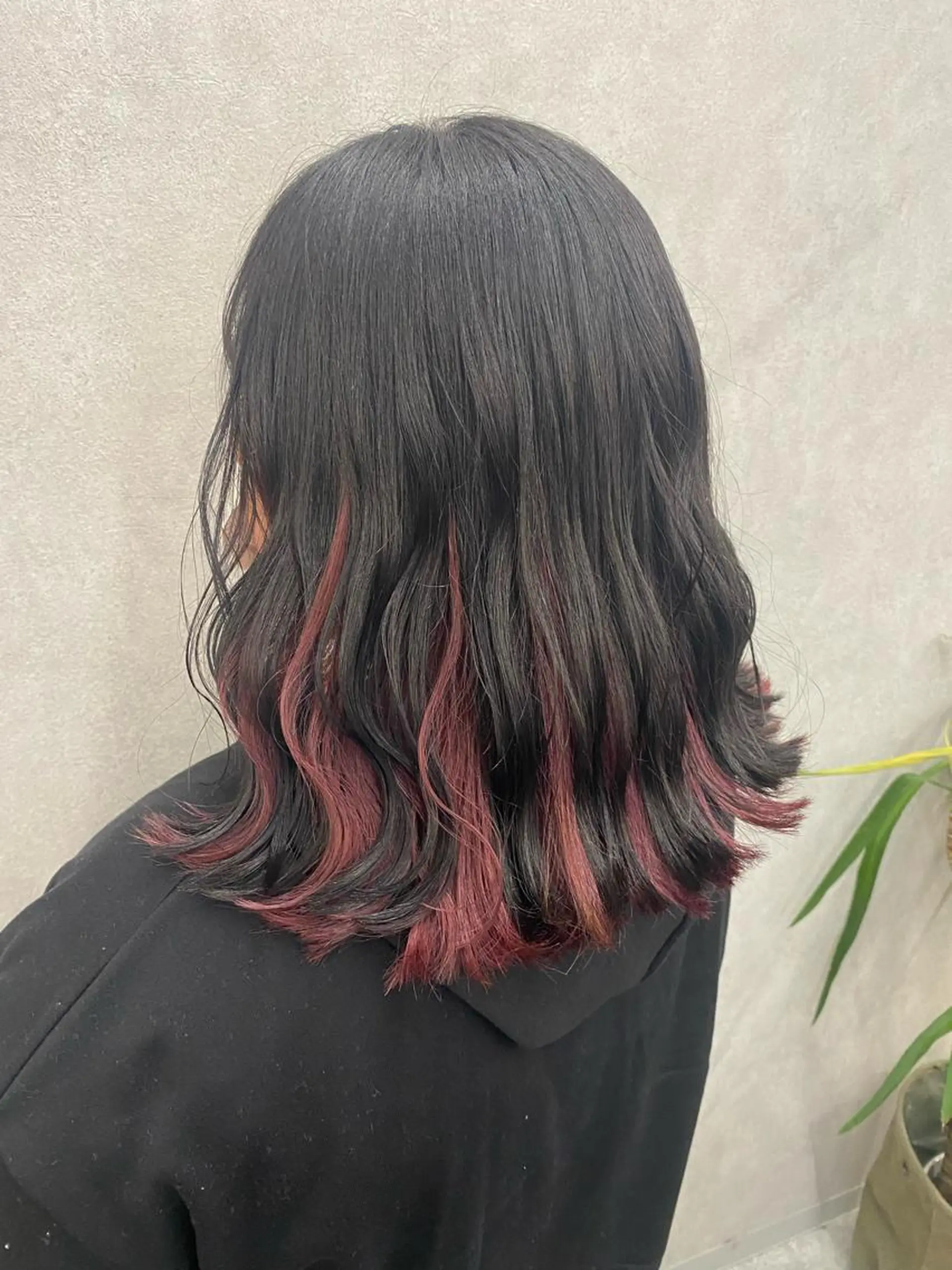 ミディアム カラー インナーカラー ピンクカラー SHOTA 大人ショートのヘアスタイル