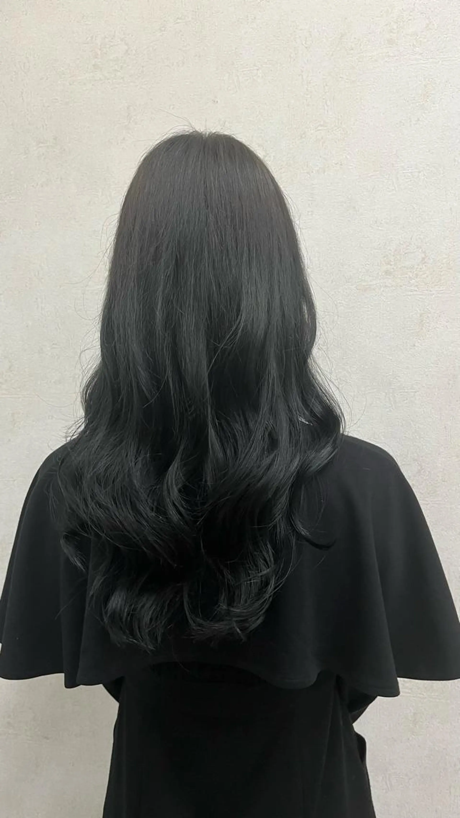 ロング 𝑴𝑰𝑨🎀赤髪 /ピンク/髪質改善のヘアスタイル